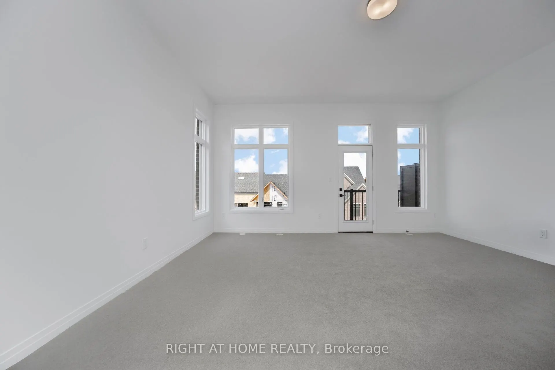 15 KINGS HILL Drive