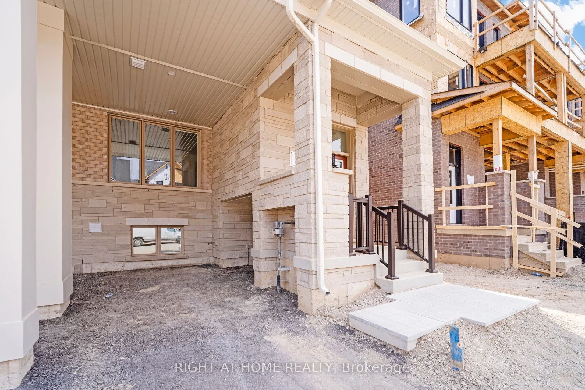 15 KINGS HILL Drive