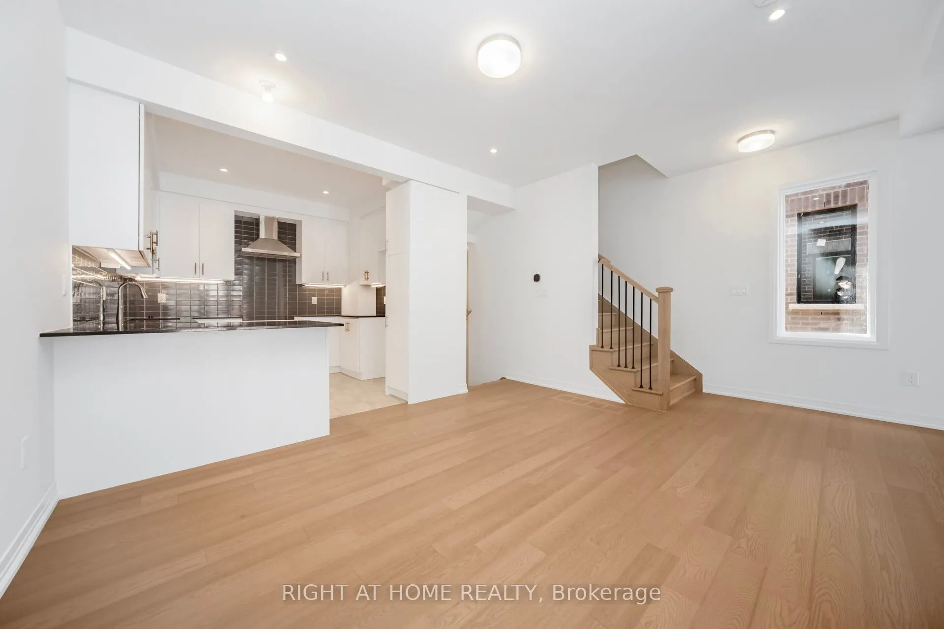 15 KINGS HILL Drive