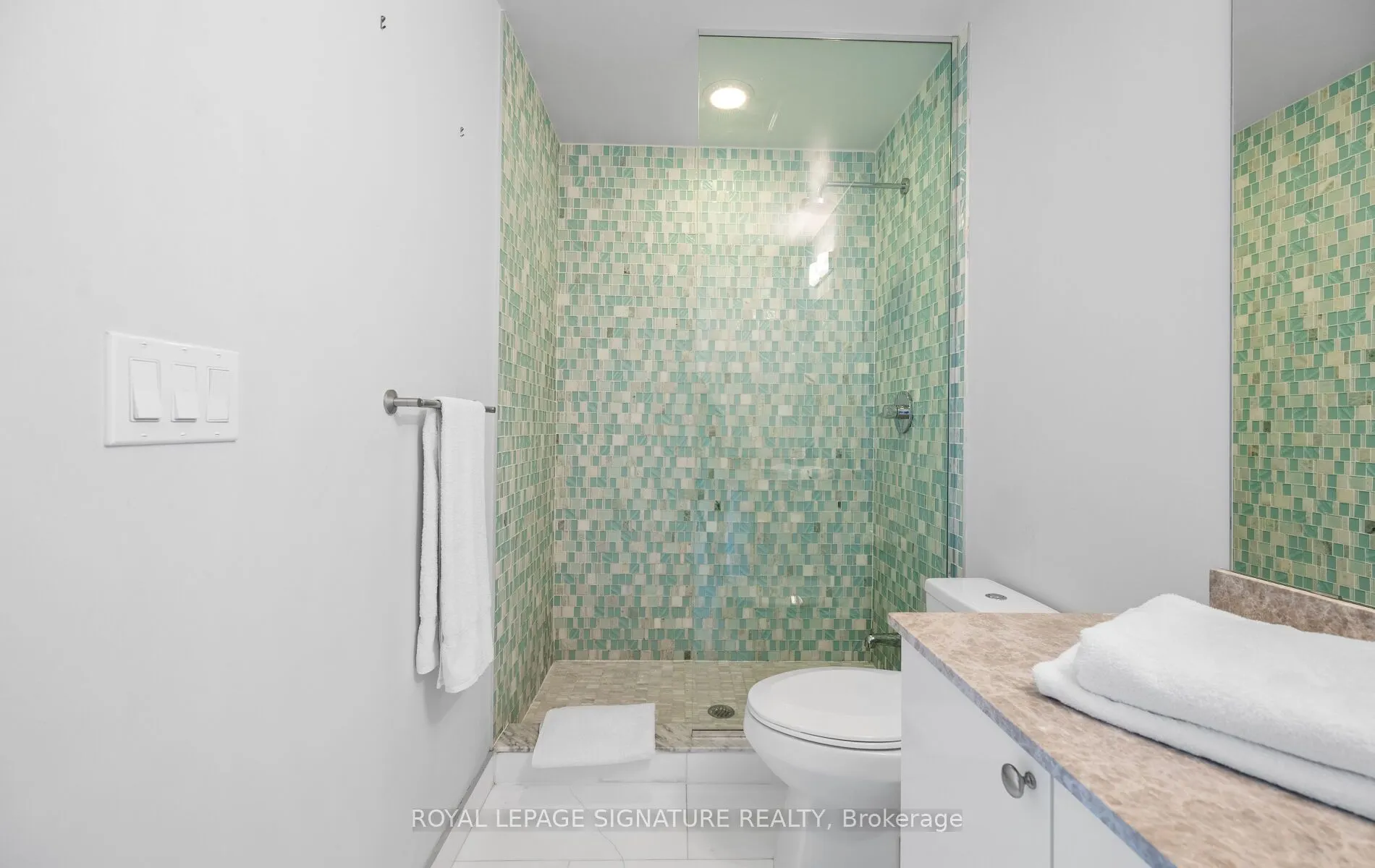 35 Fontenay Court, #807