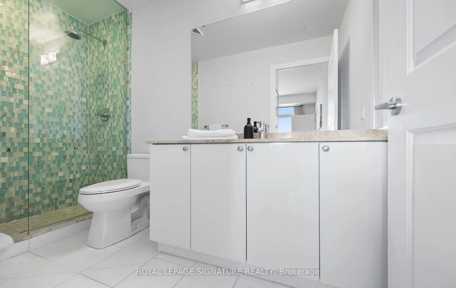 35 Fontenay Court, #807