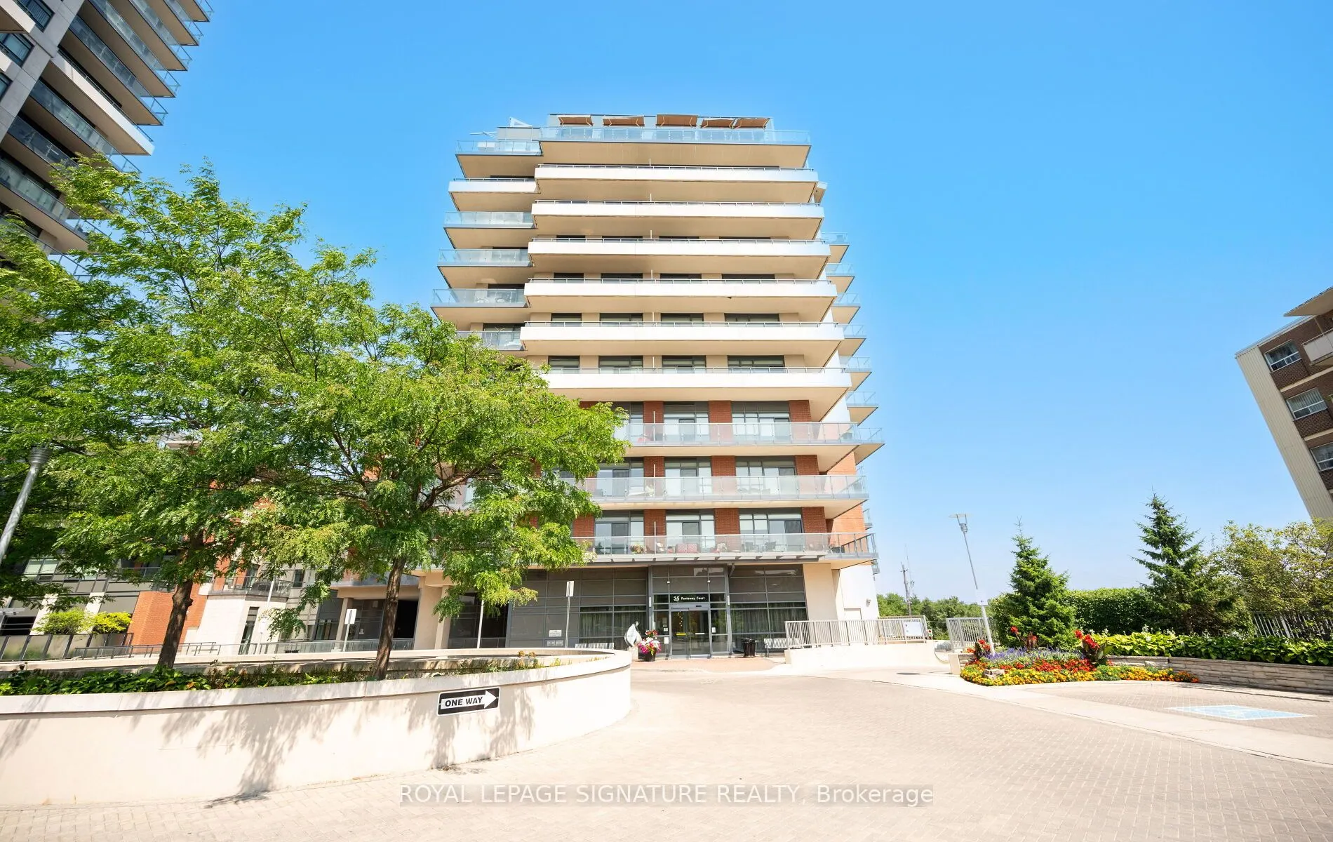 35 Fontenay Court, #807