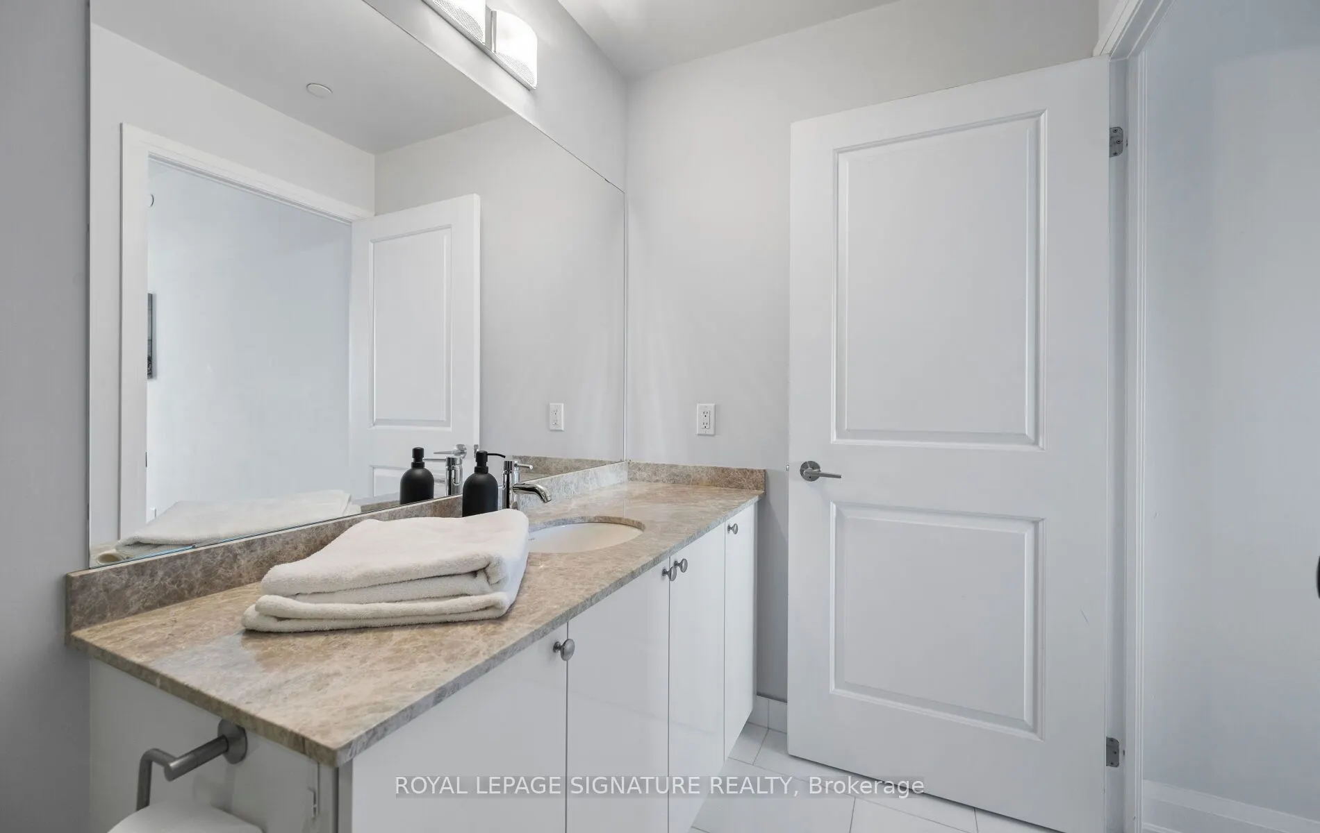 35 Fontenay Court, #807