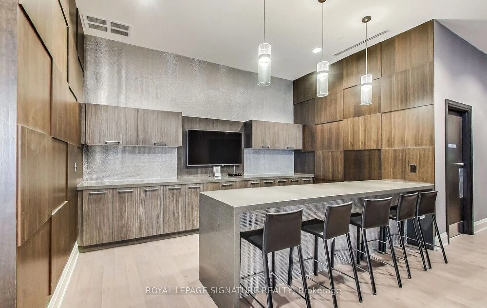 35 Fontenay Court, #807