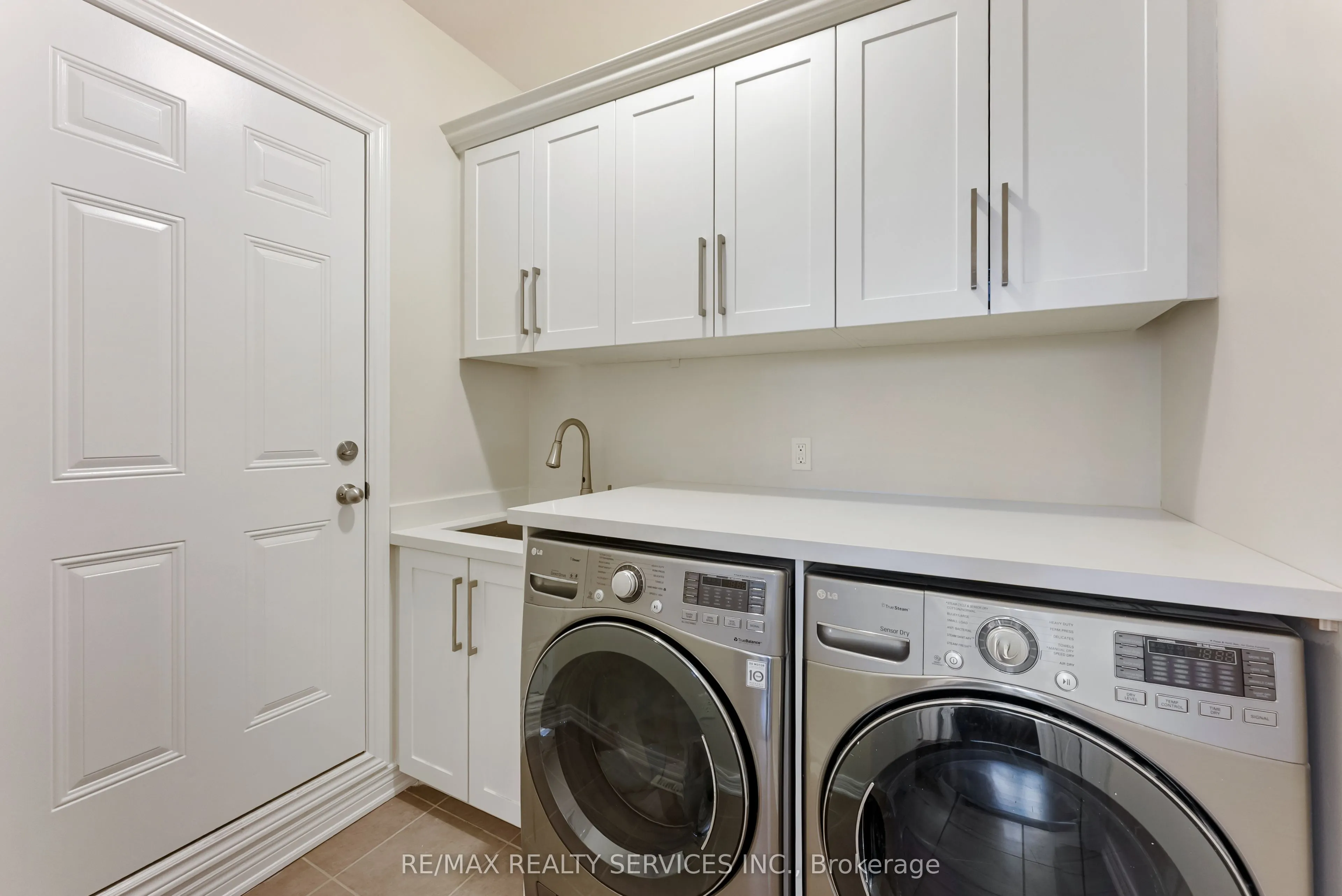 24 George Robinson Drive
