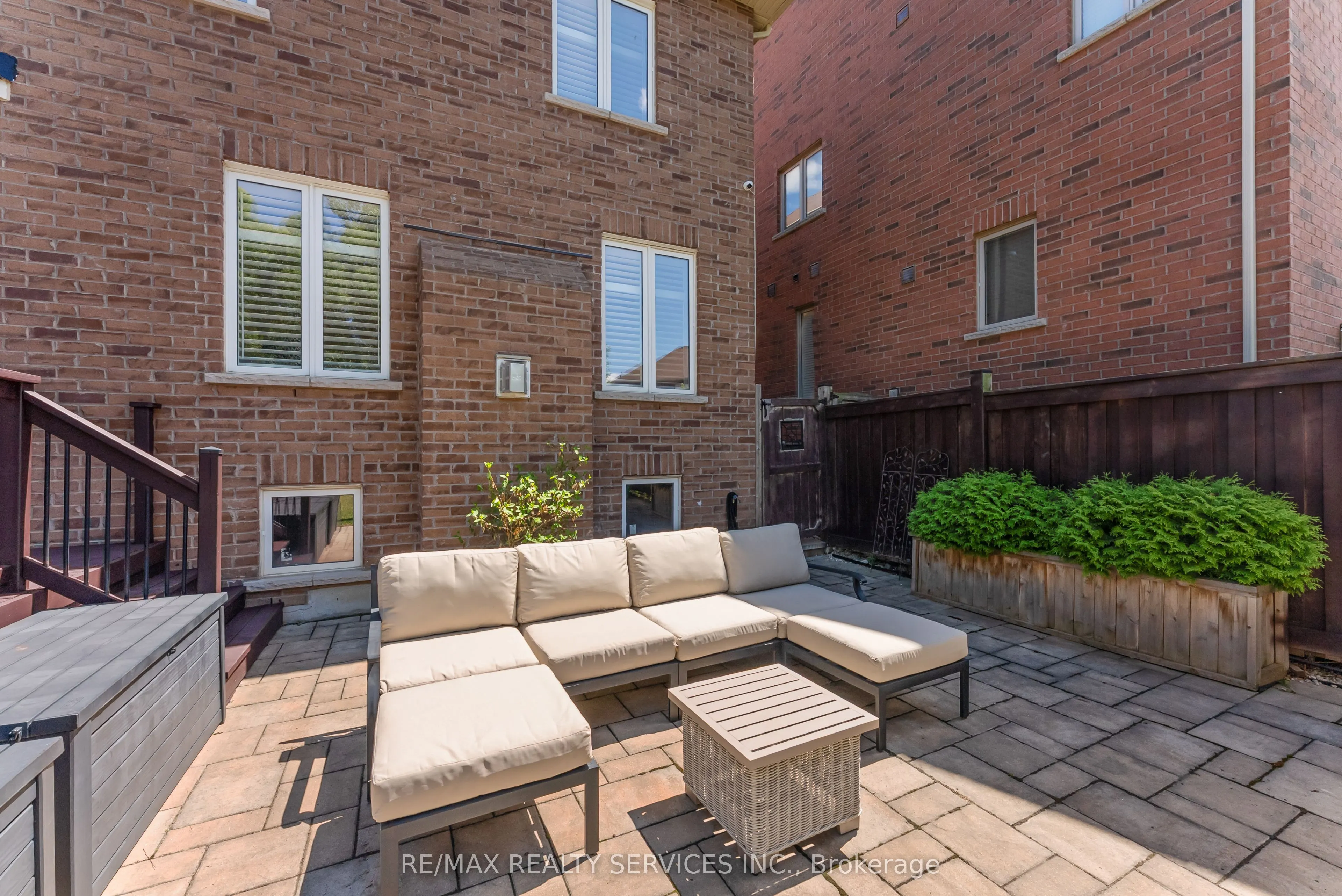 24 George Robinson Drive