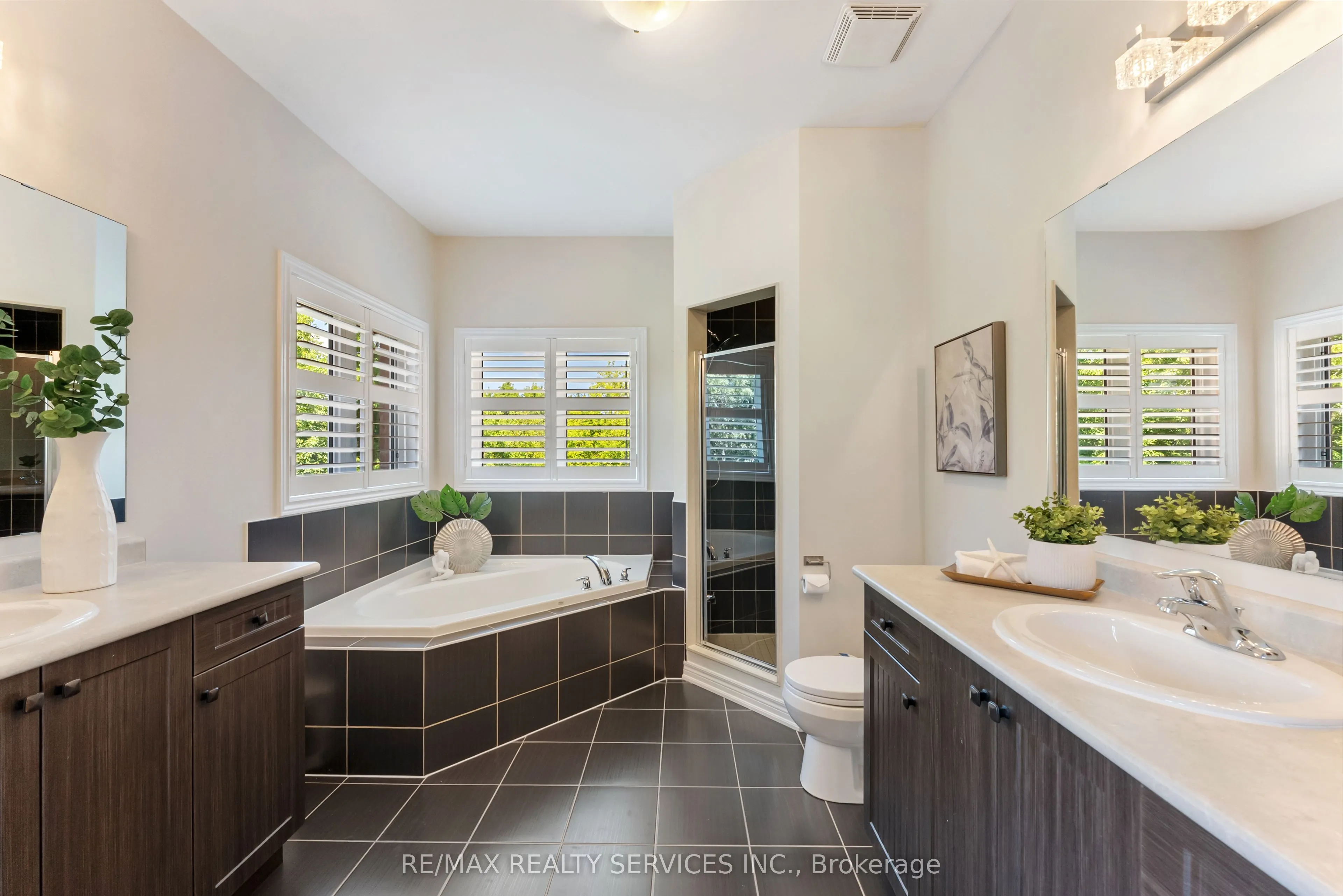 24 George Robinson Drive