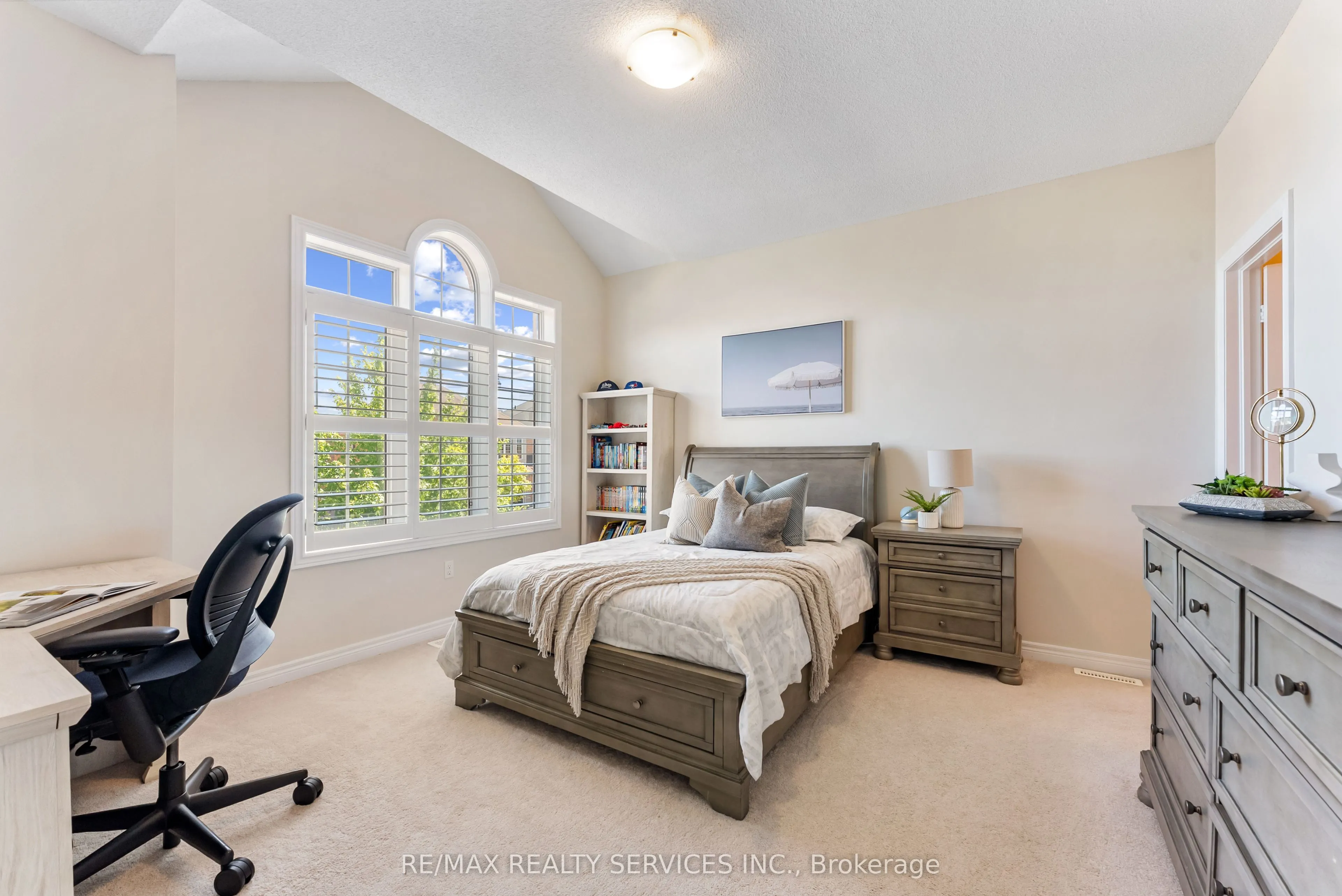 24 George Robinson Drive