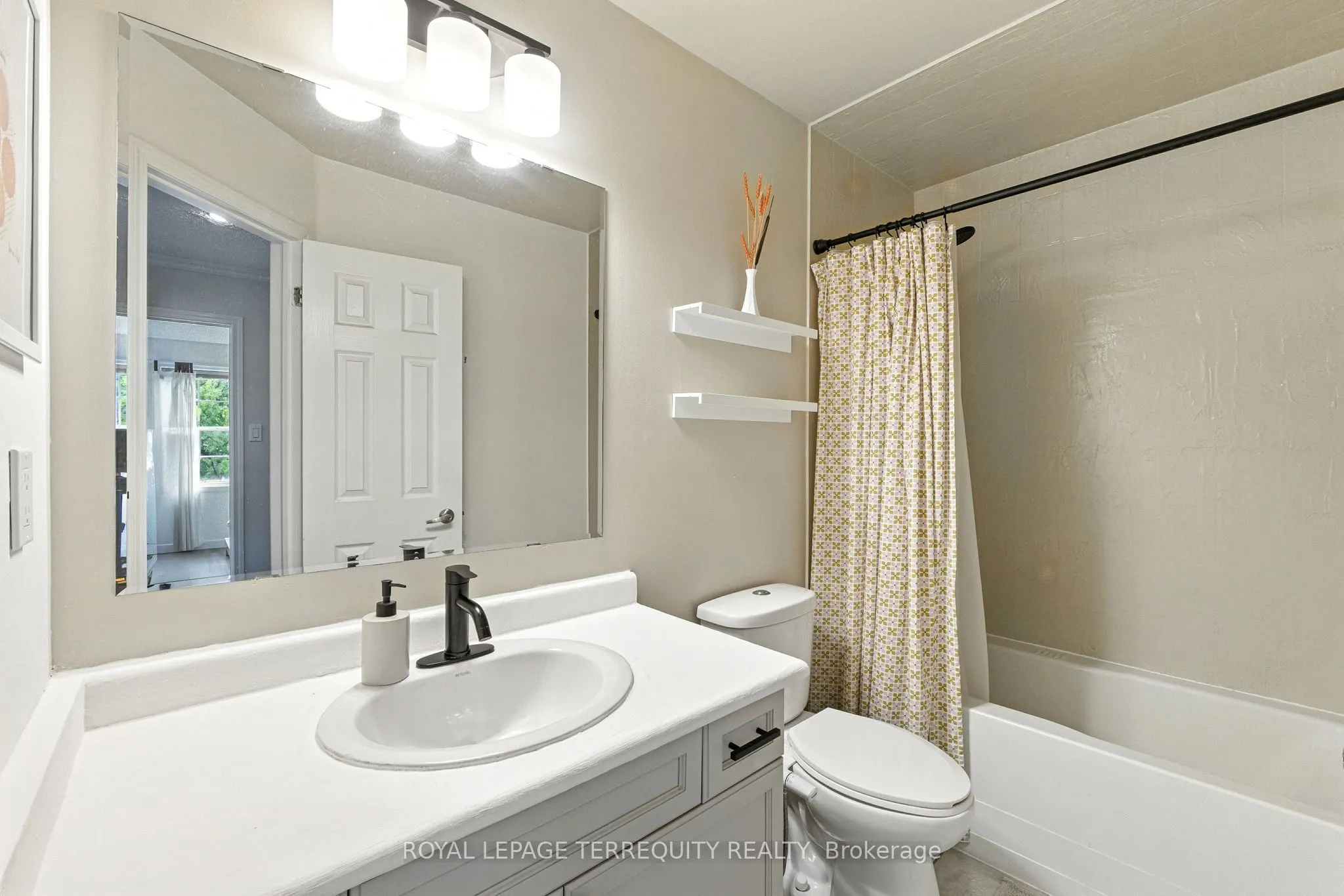 1117 Riddell Crescent