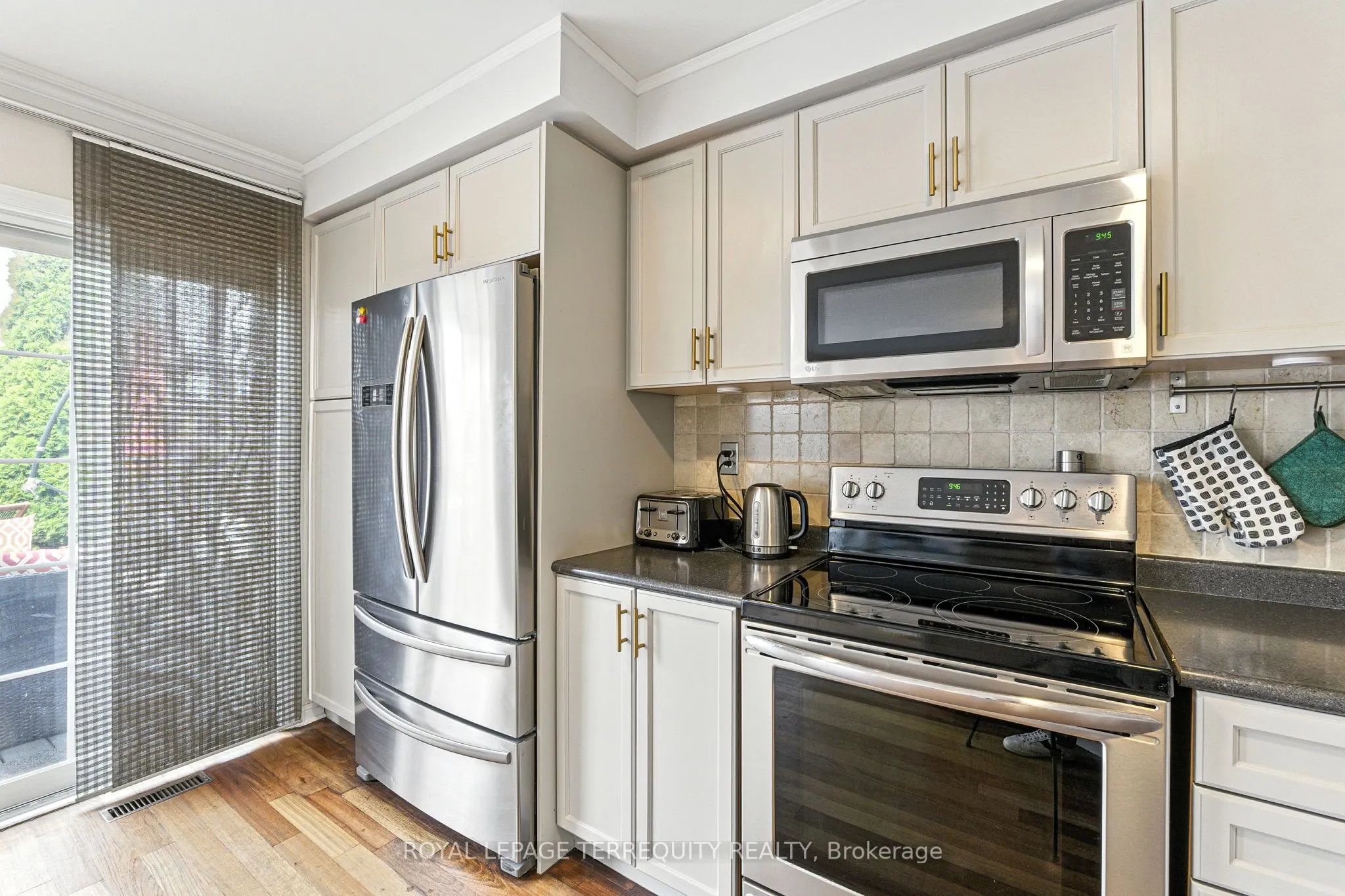 1117 Riddell Crescent