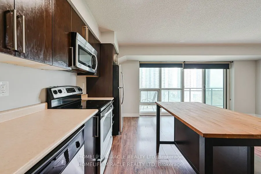 155 Legion Road N, #1401