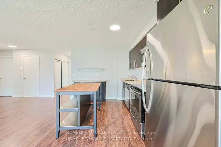 155 Legion Road N, #1401