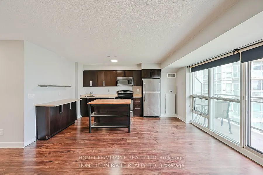 155 Legion Road N, #1401