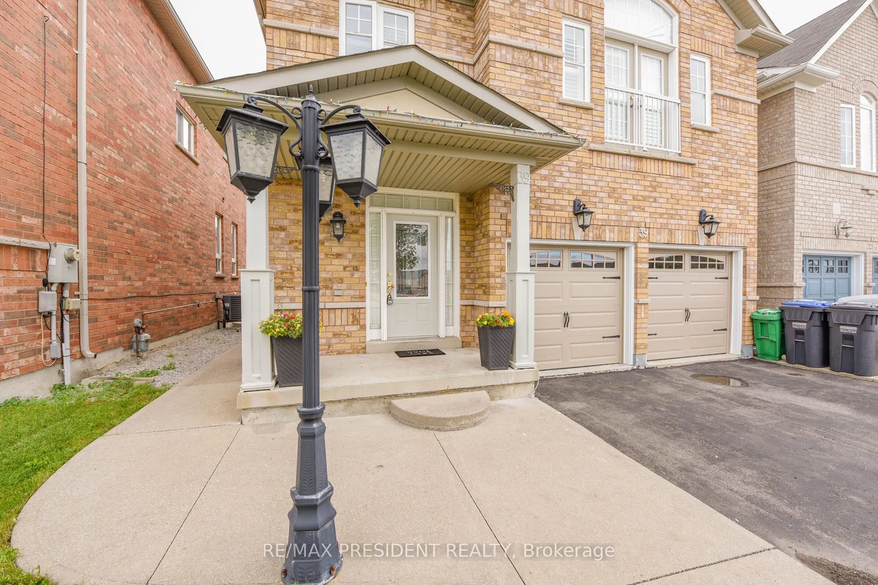 39 Pantomine Boulevard