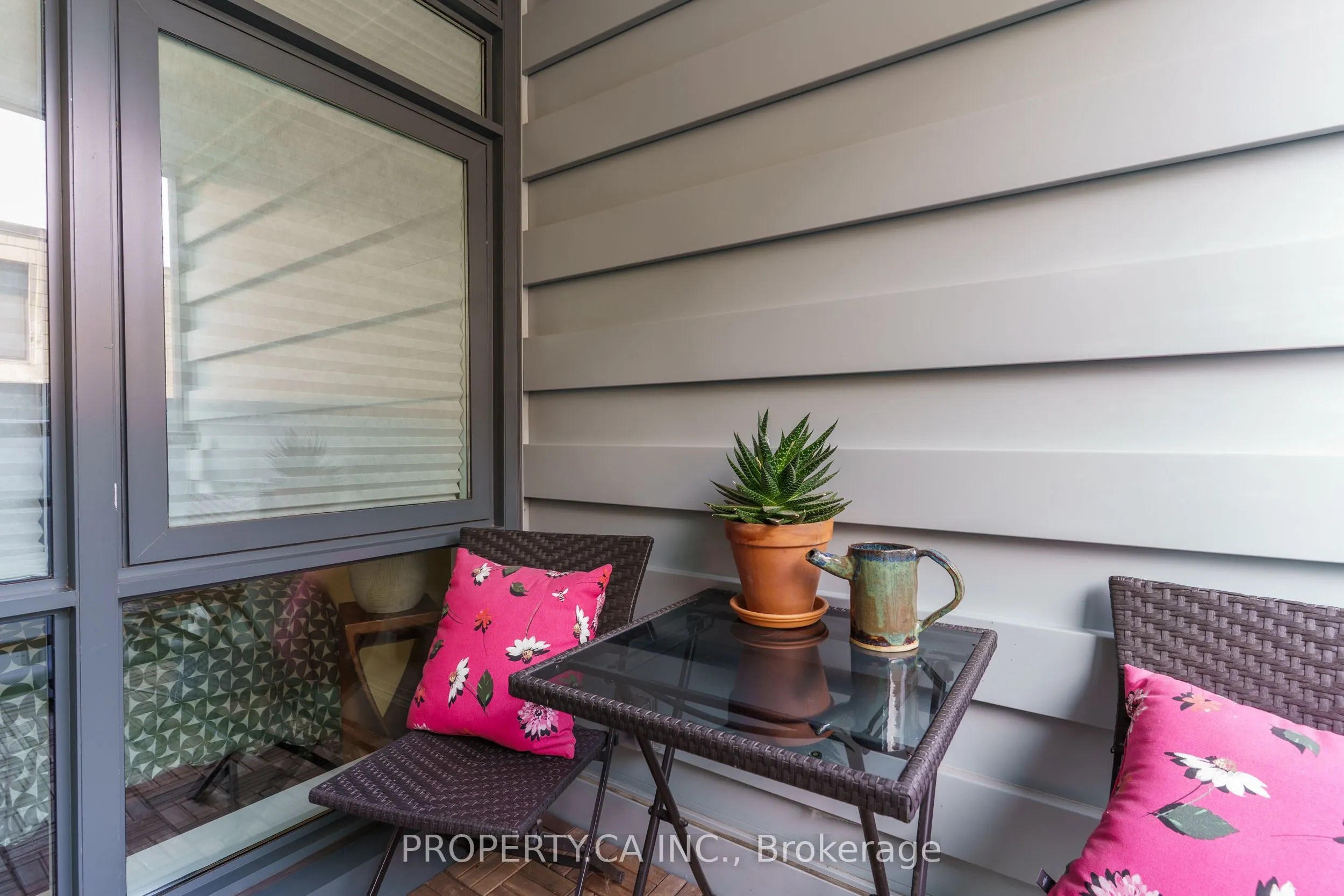 36 Howard Park Avenue, #207