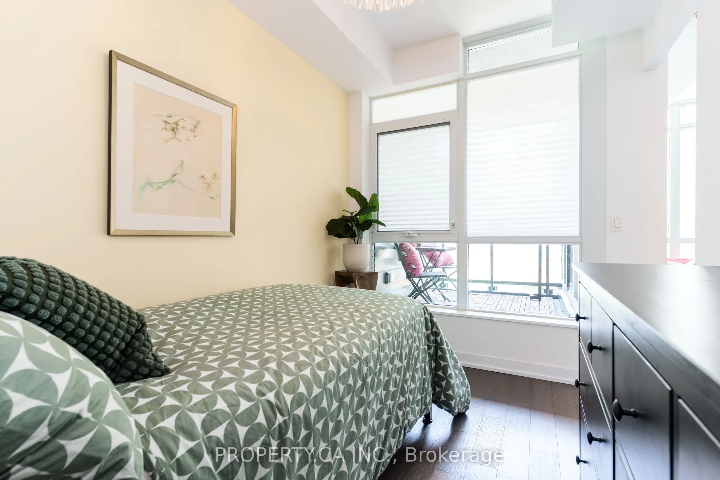 36 Howard Park Avenue, #207