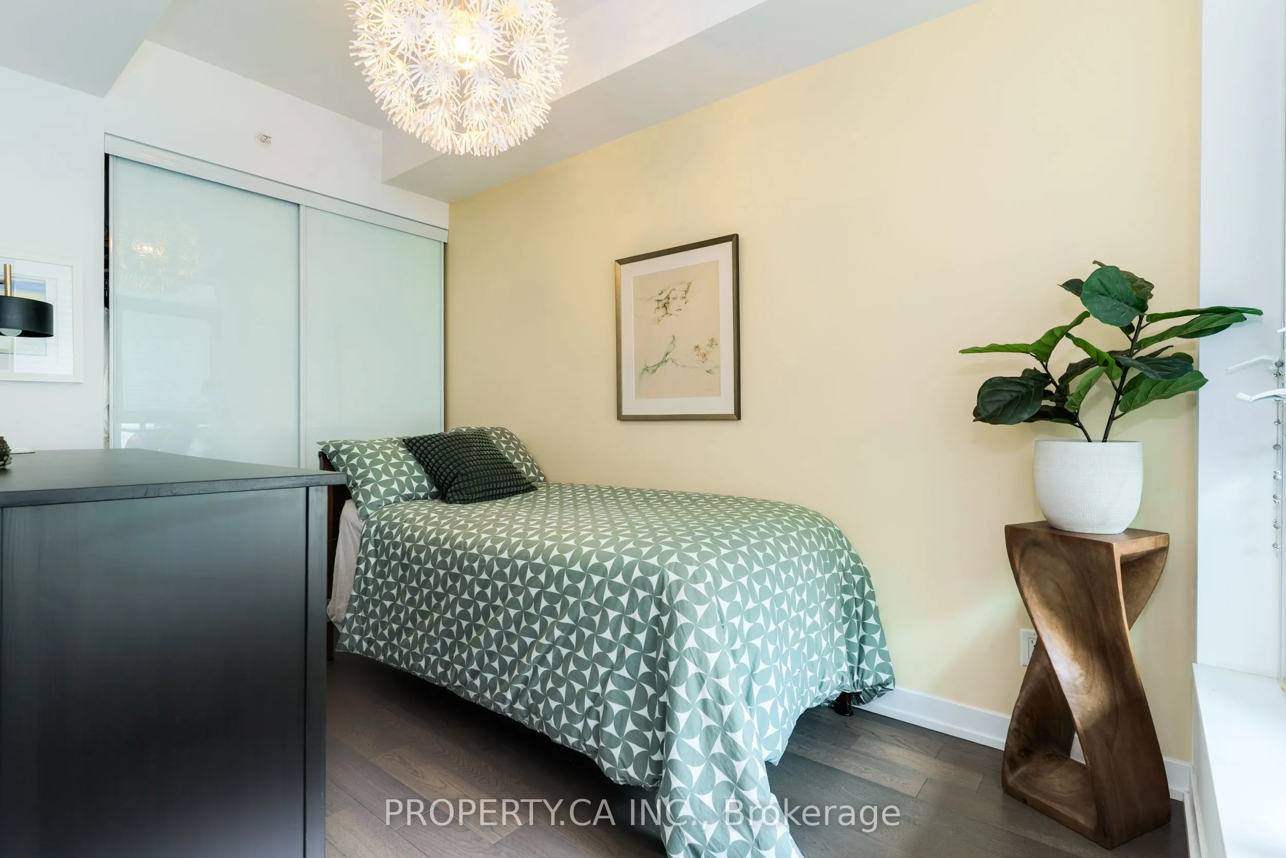36 Howard Park Avenue, #207