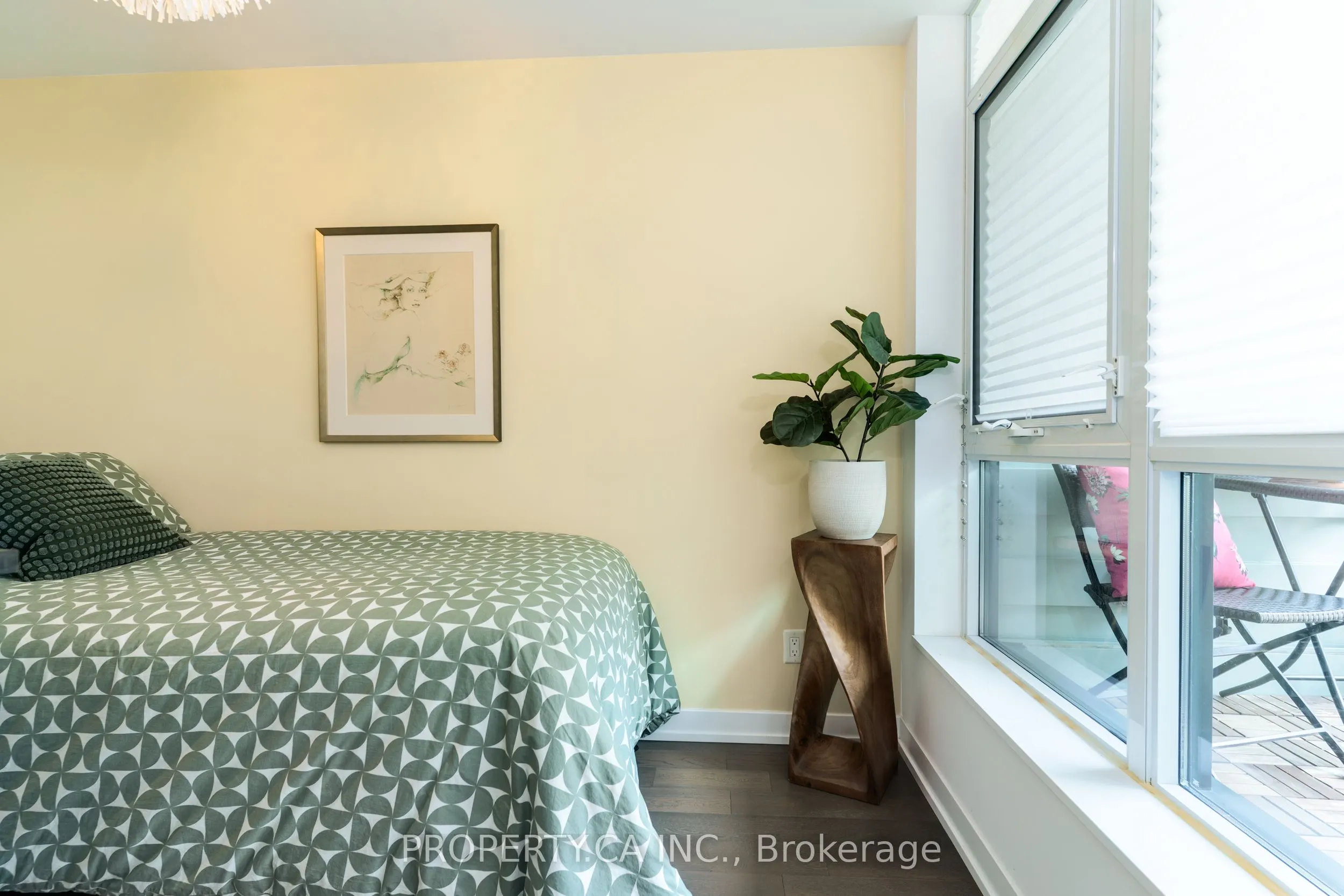 36 Howard Park Avenue, #207
