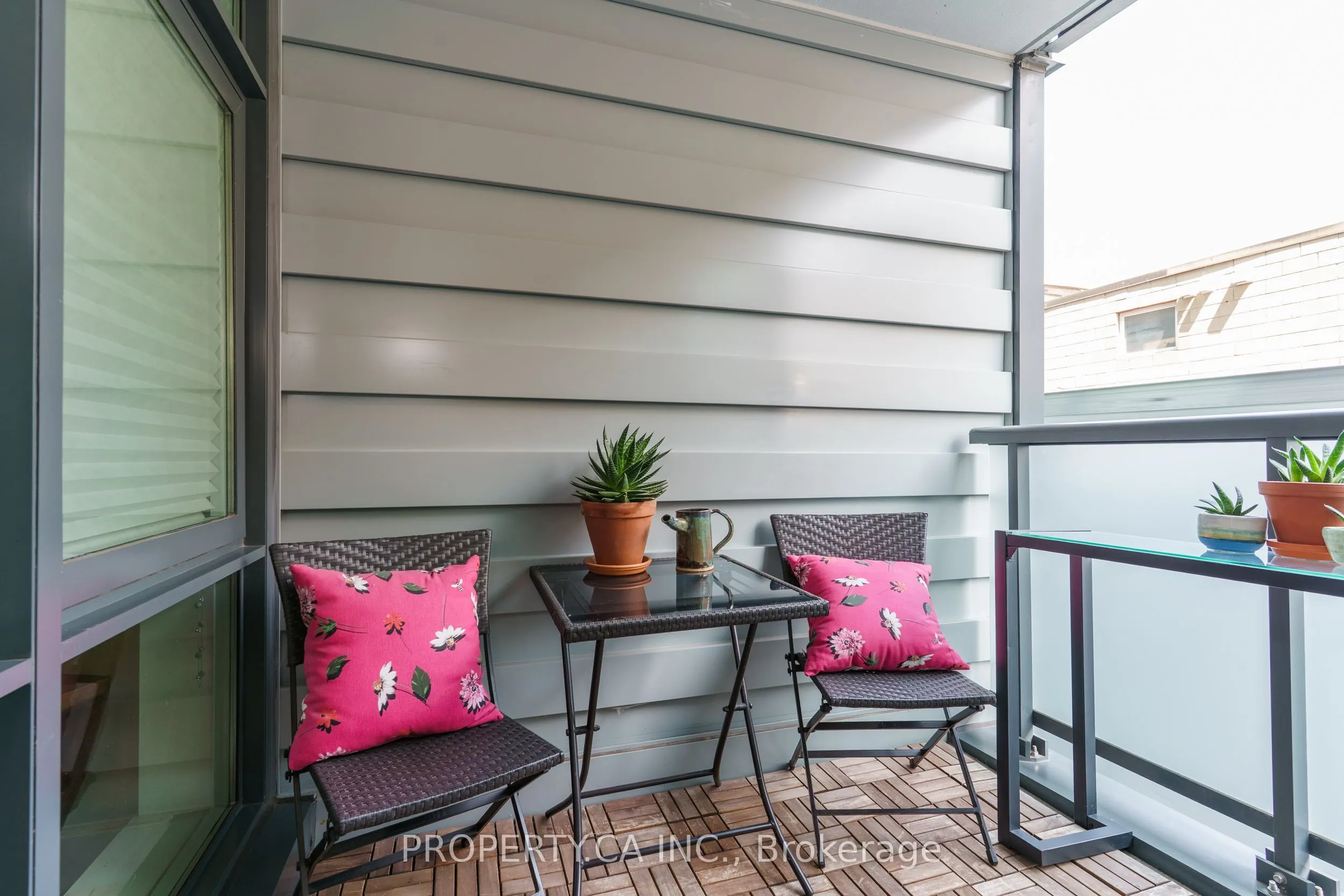 36 Howard Park Avenue, #207
