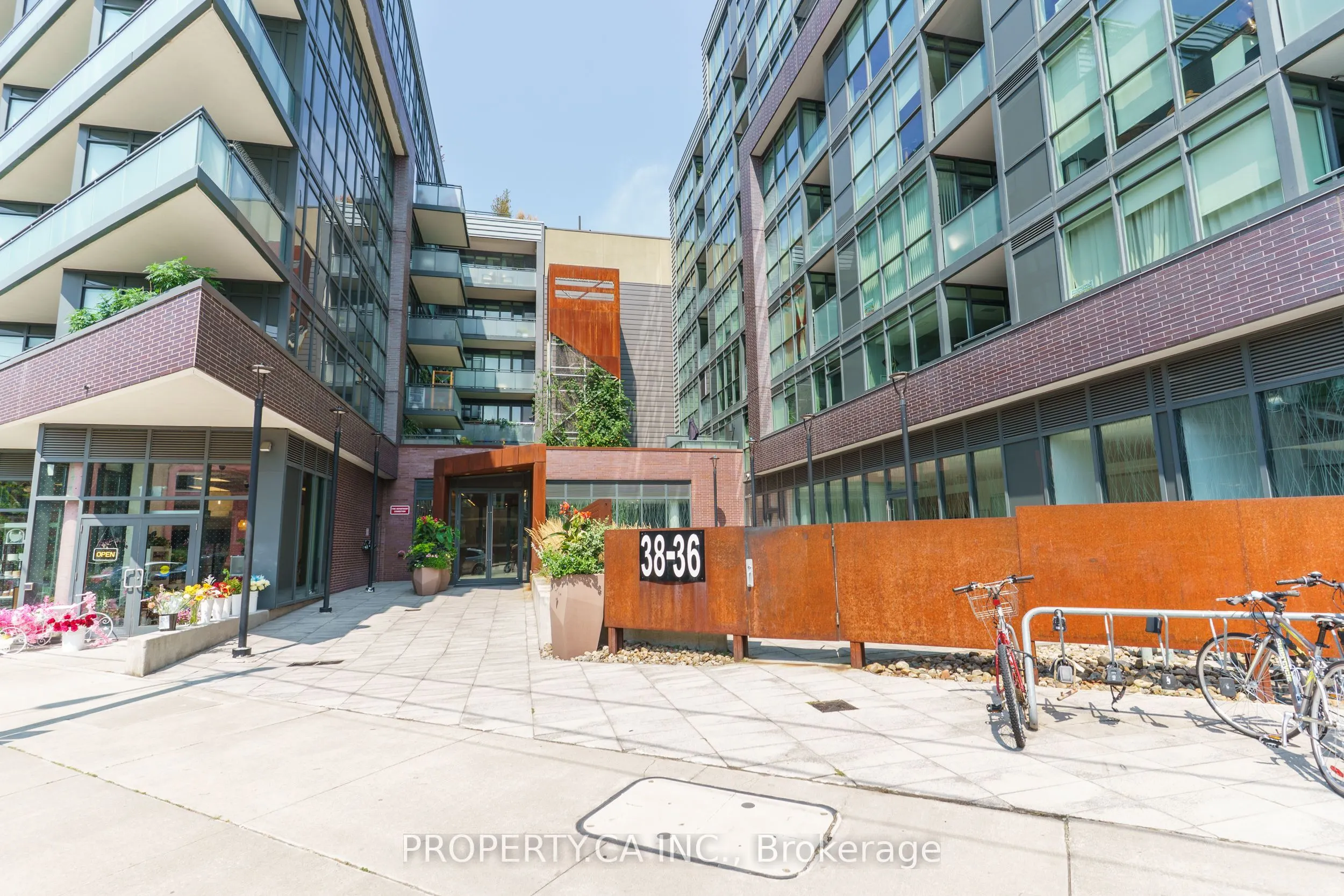 36 Howard Park Avenue, #207