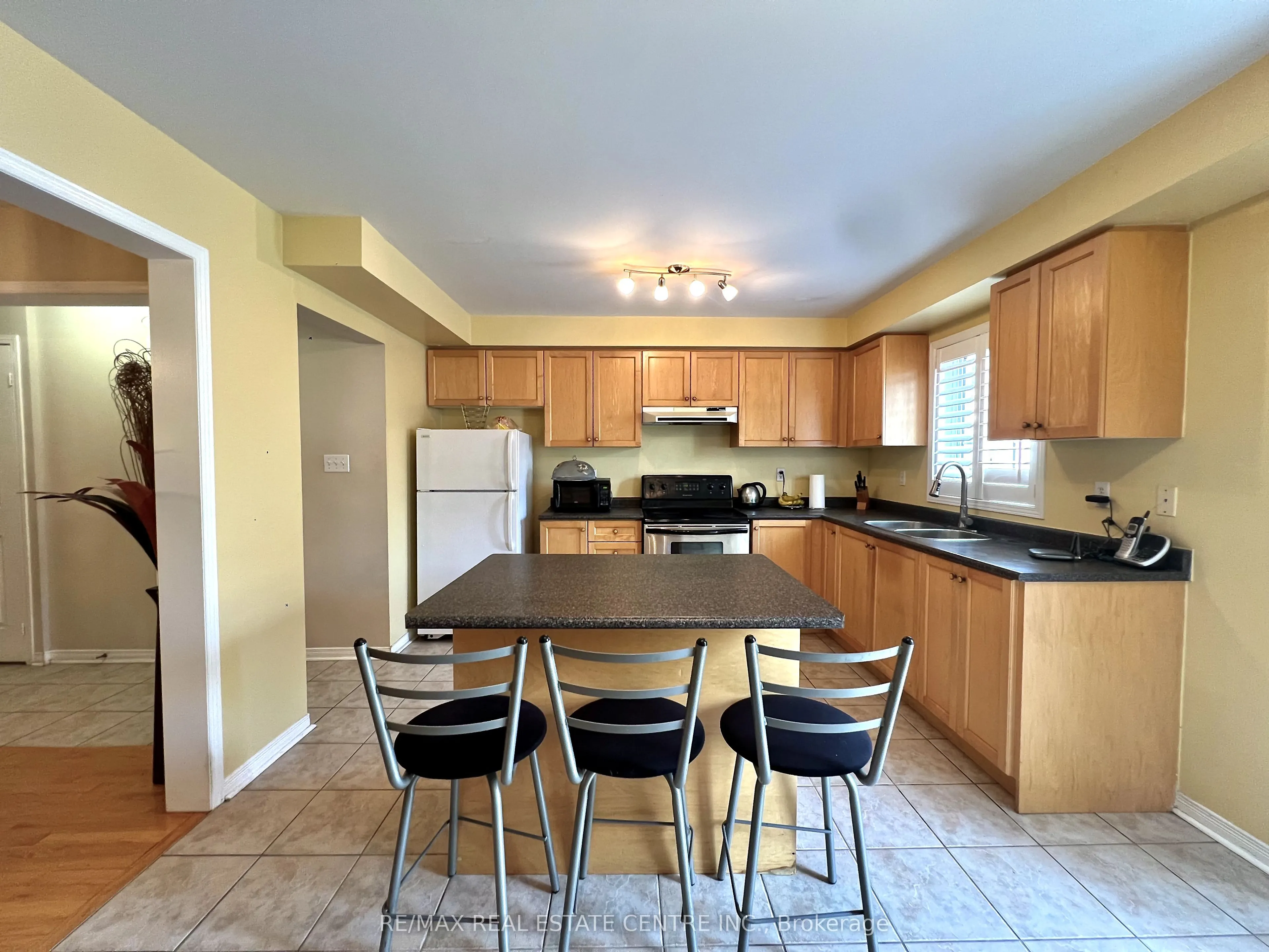 77 Zia Dodda Crescent