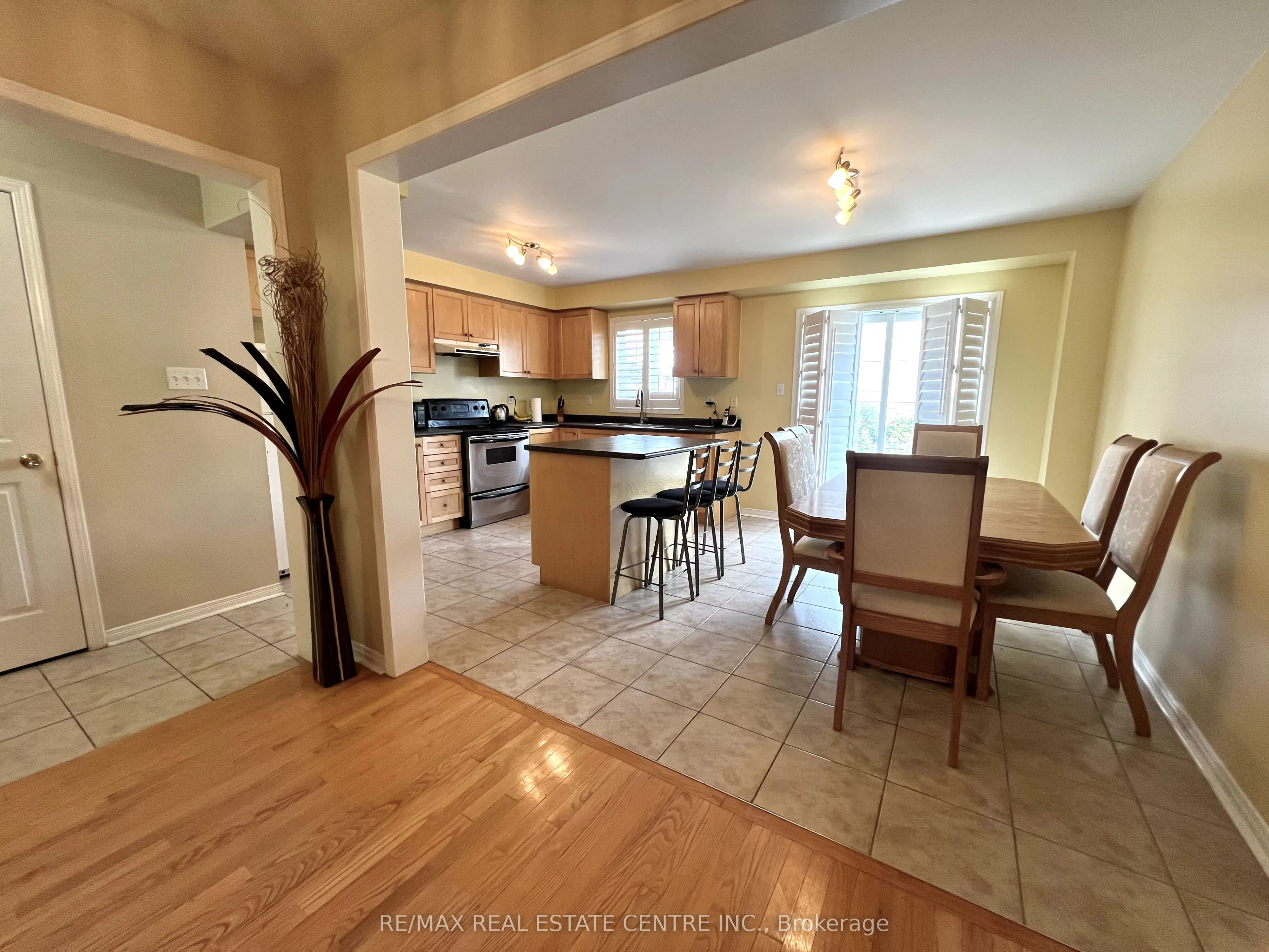 77 Zia Dodda Crescent