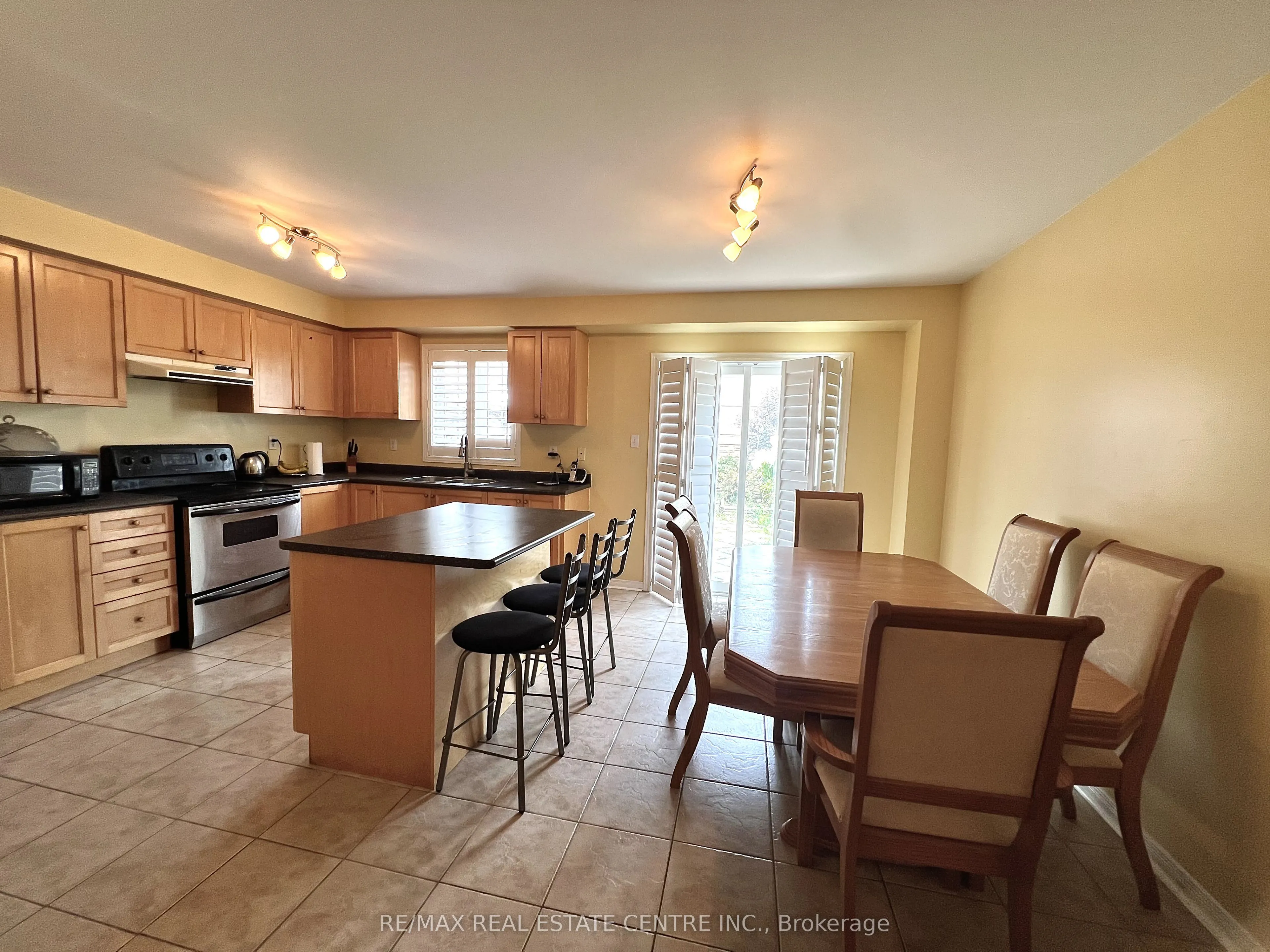 77 Zia Dodda Crescent