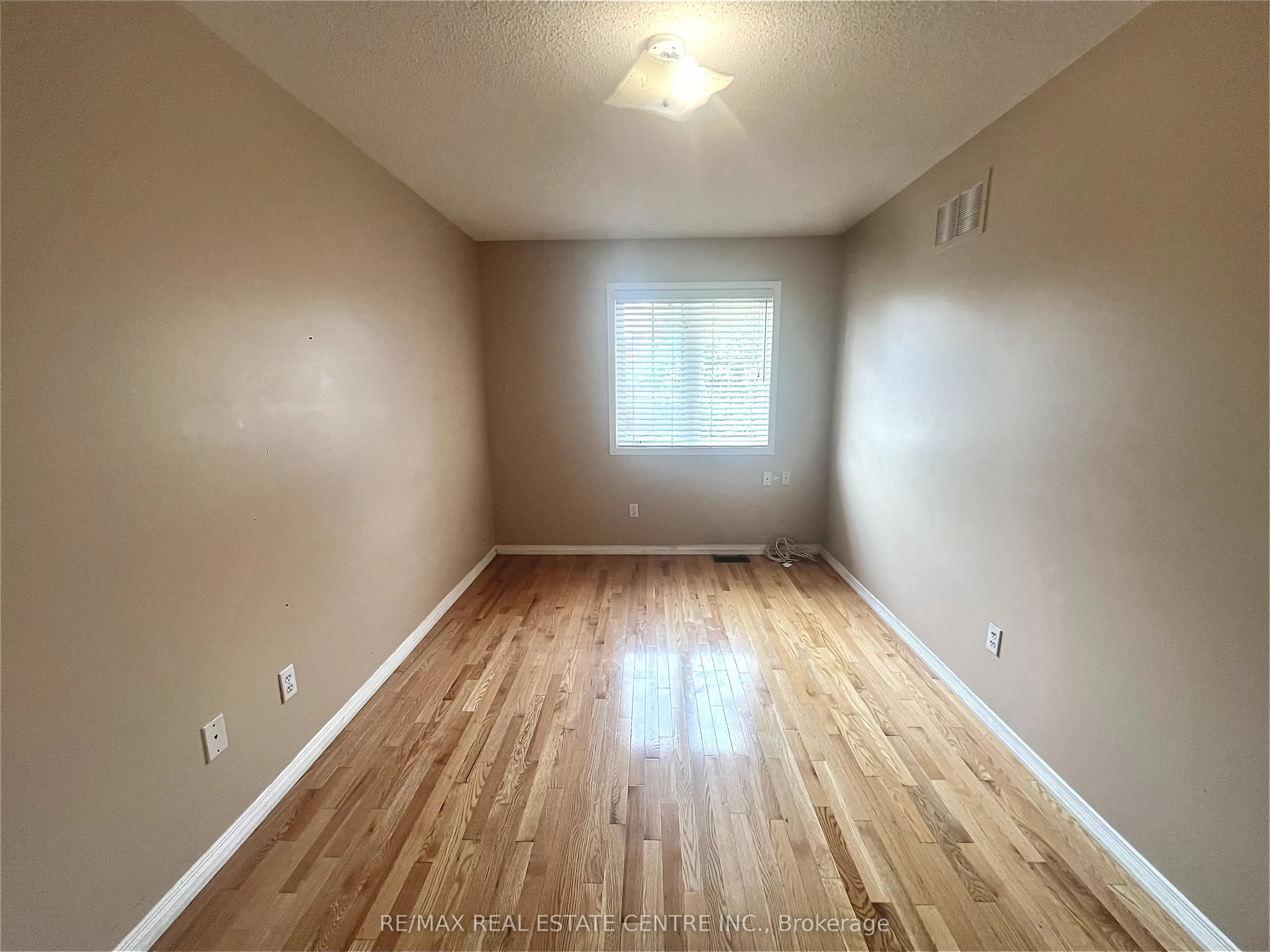 77 Zia Dodda Crescent