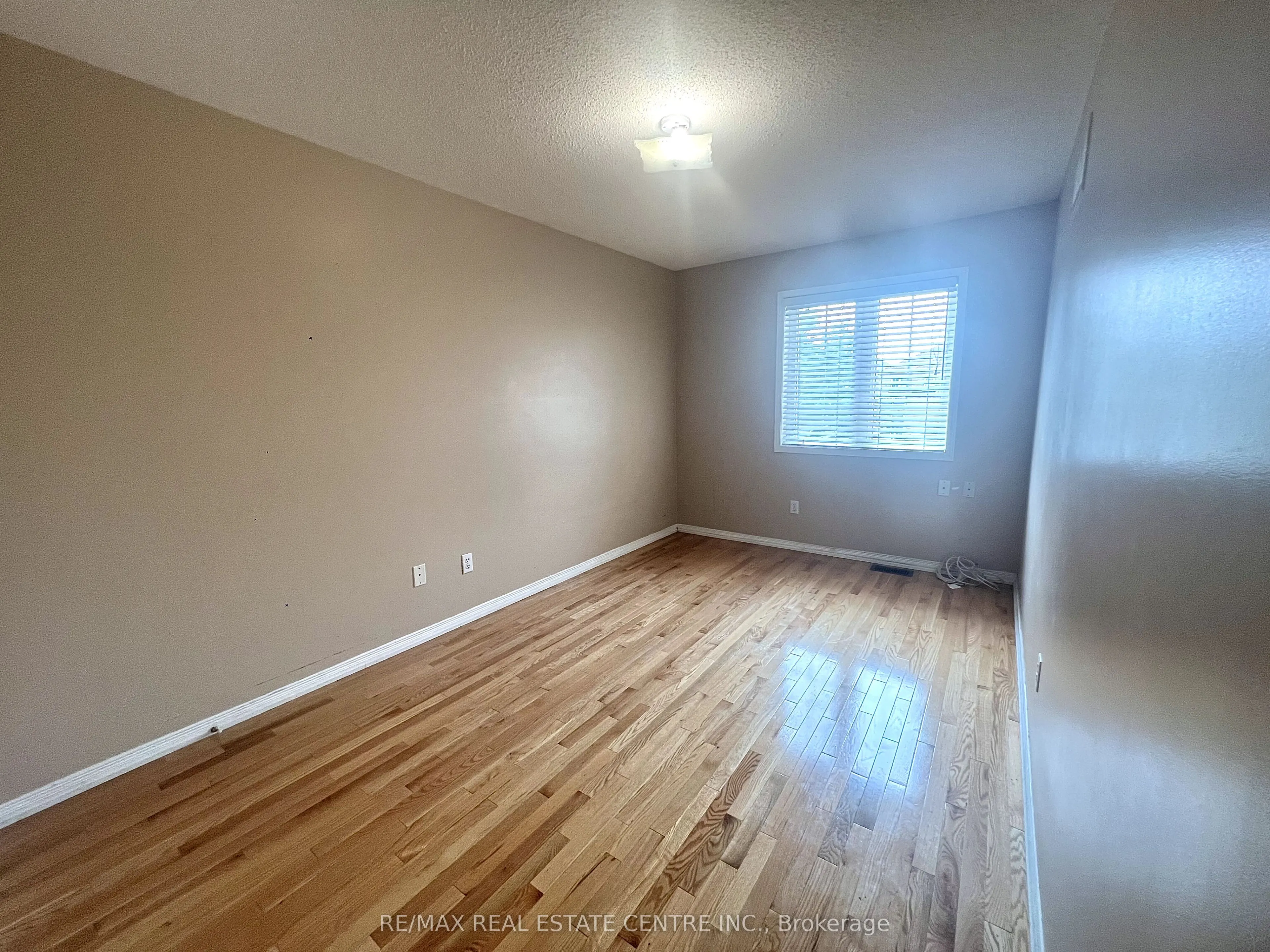 77 Zia Dodda Crescent