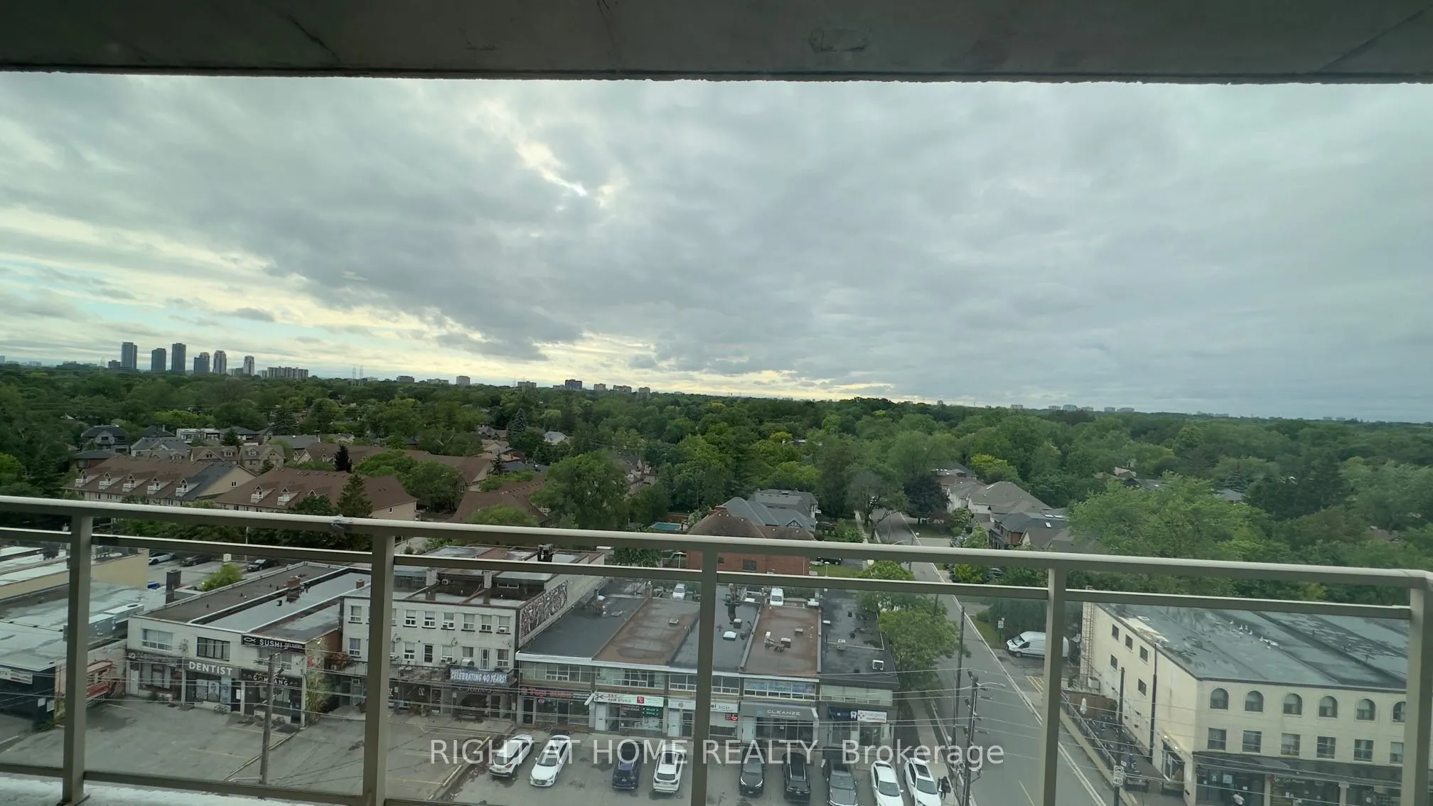 5101 Dundas Street W, #902