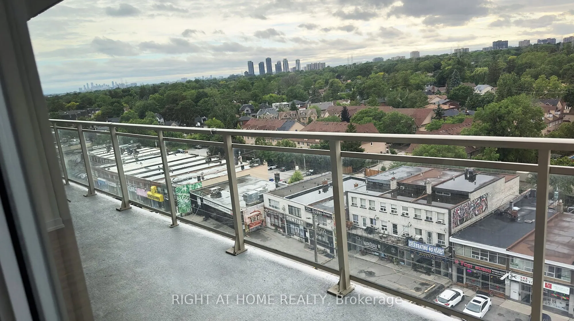 5101 Dundas Street W, #902