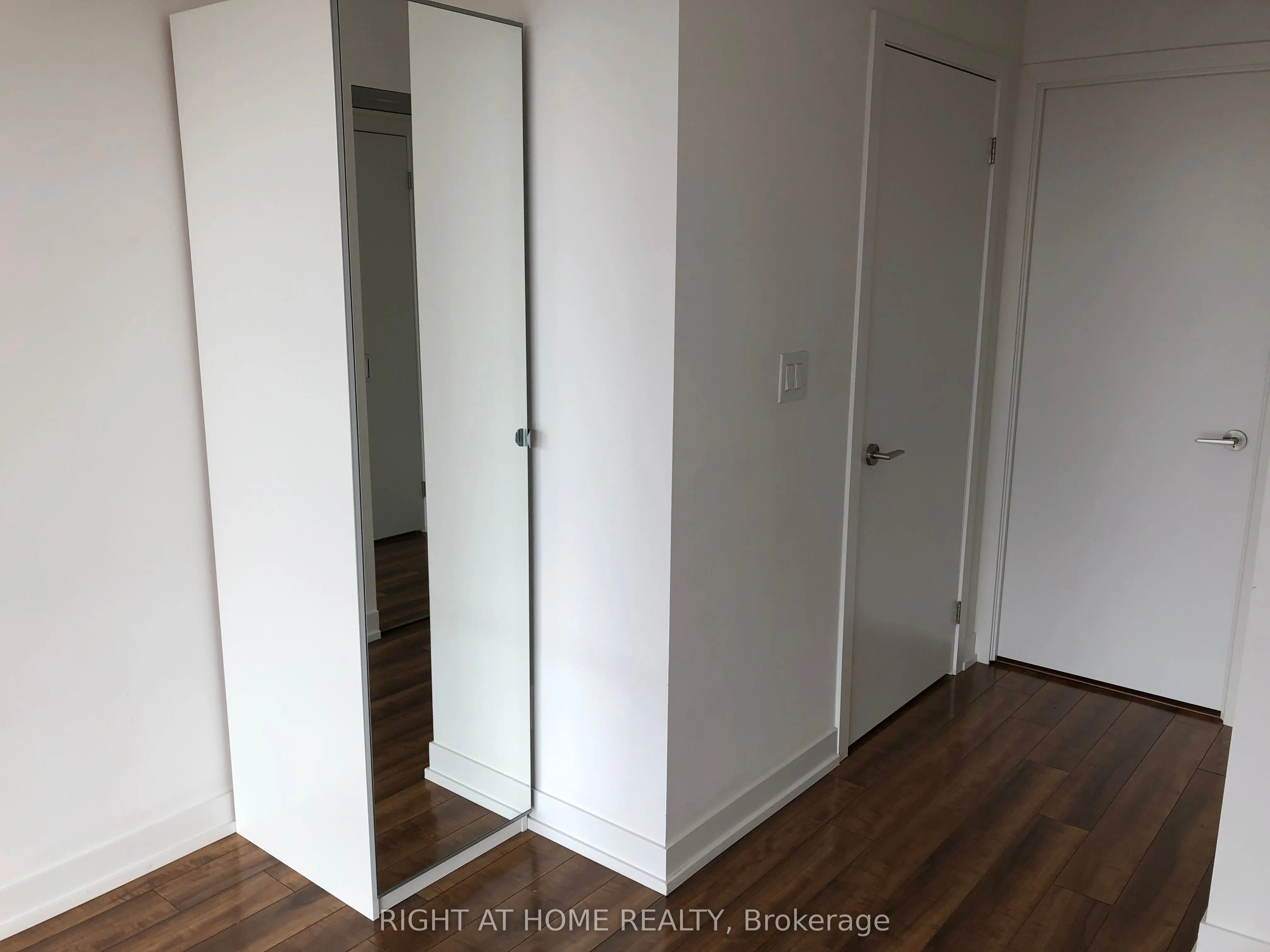 5101 Dundas Street W, #902