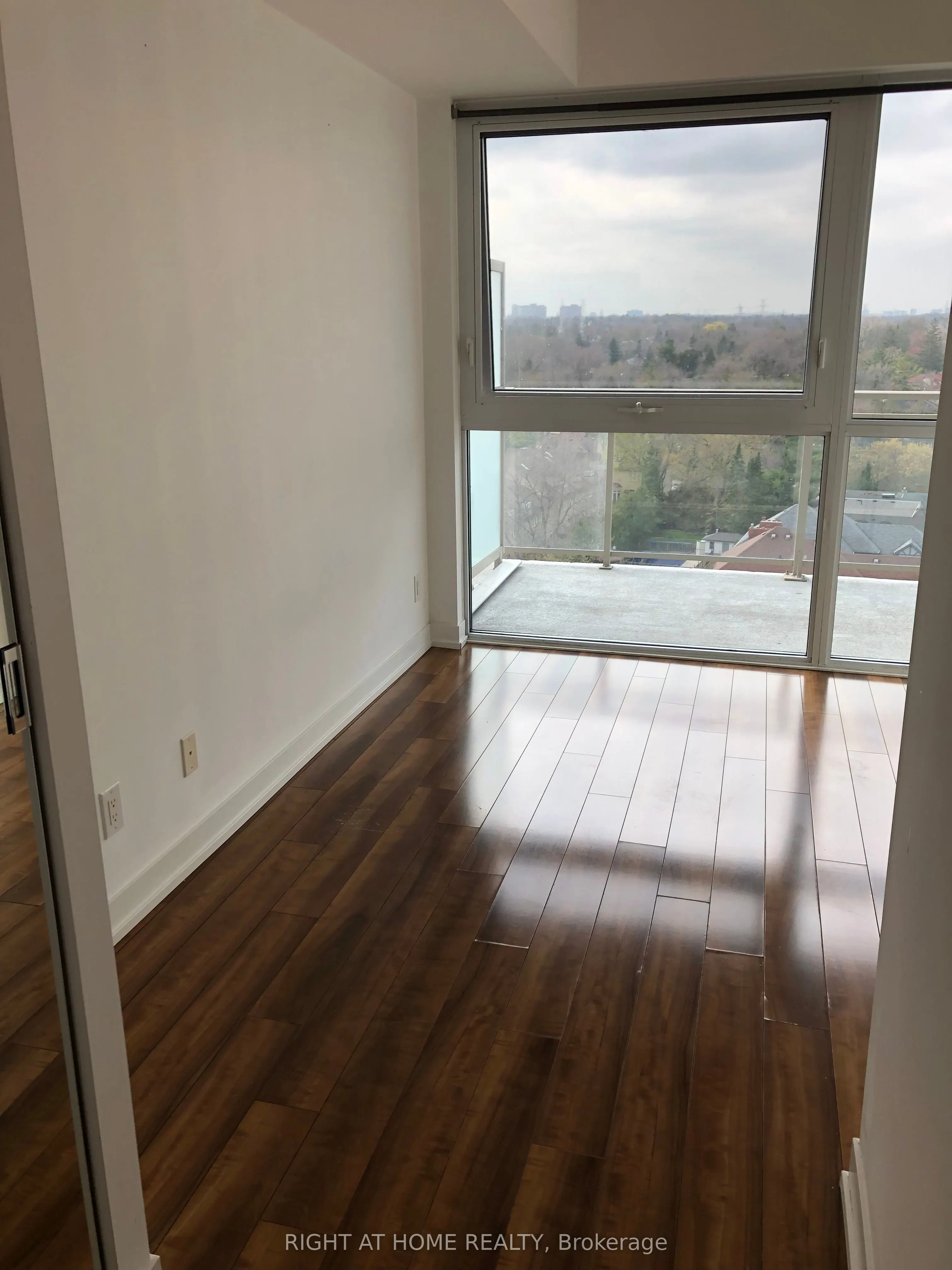 5101 Dundas Street W, #902