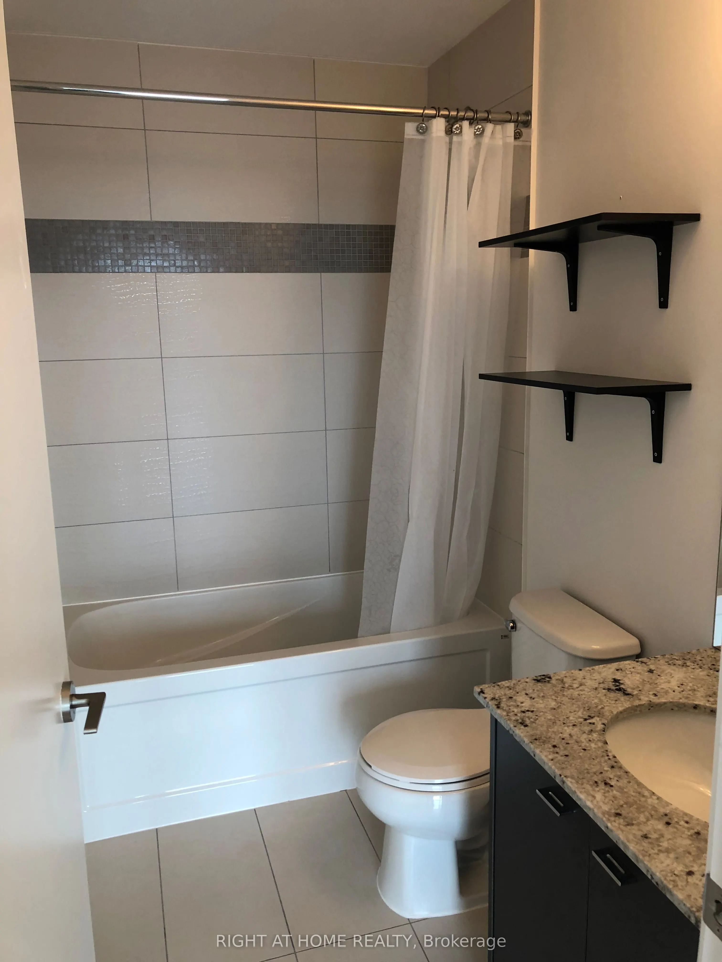5101 Dundas Street W, #902