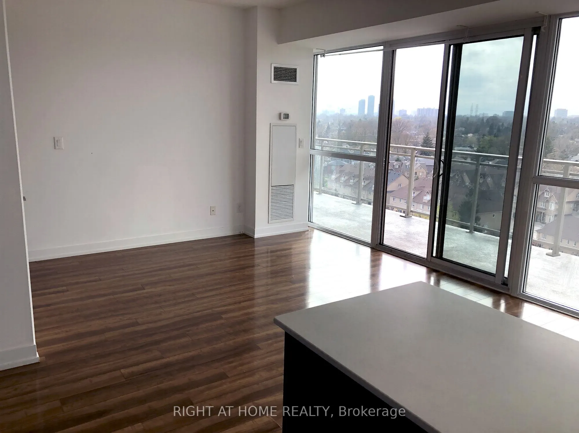 5101 Dundas Street W, #902