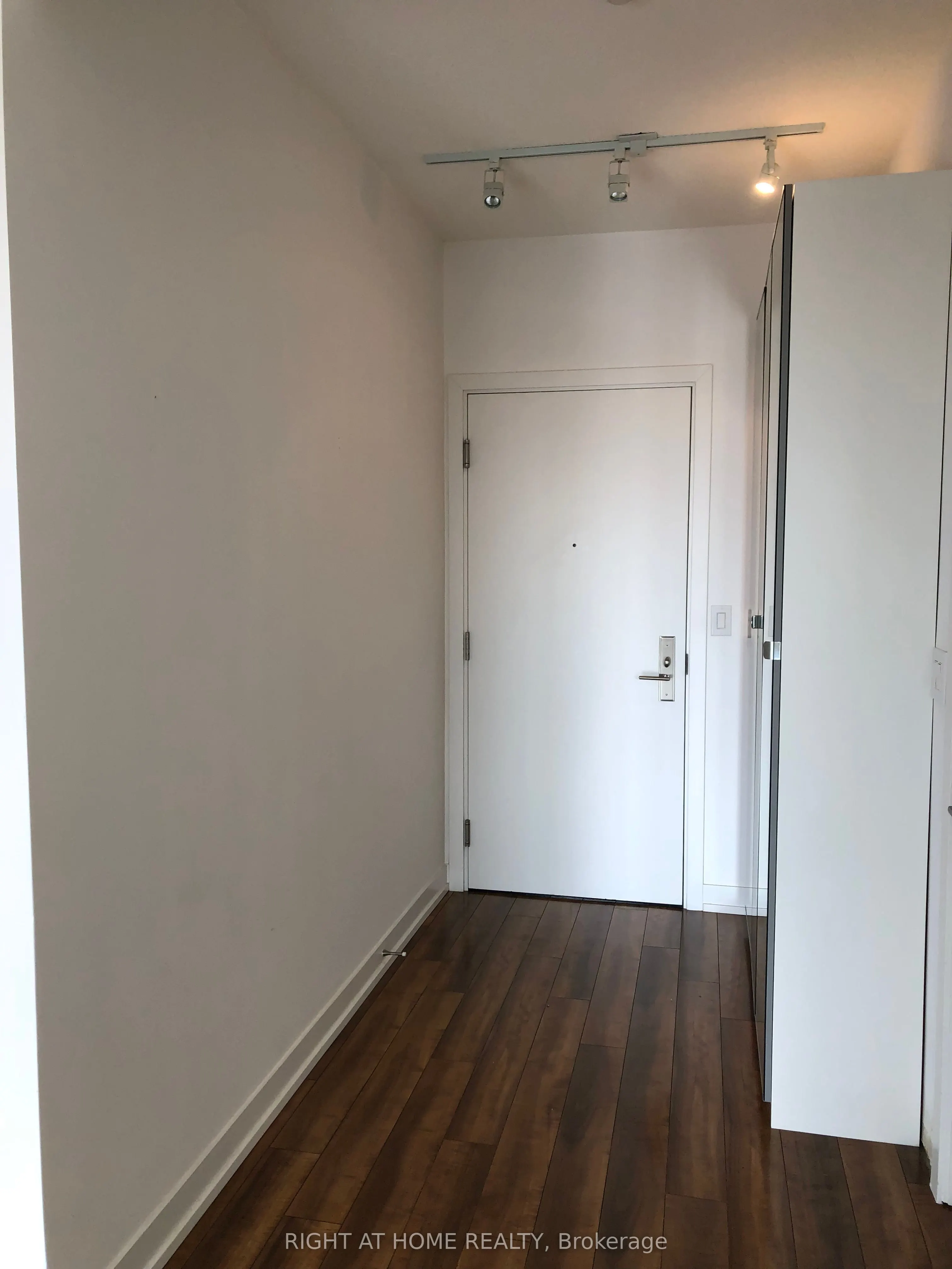 5101 Dundas Street W, #902