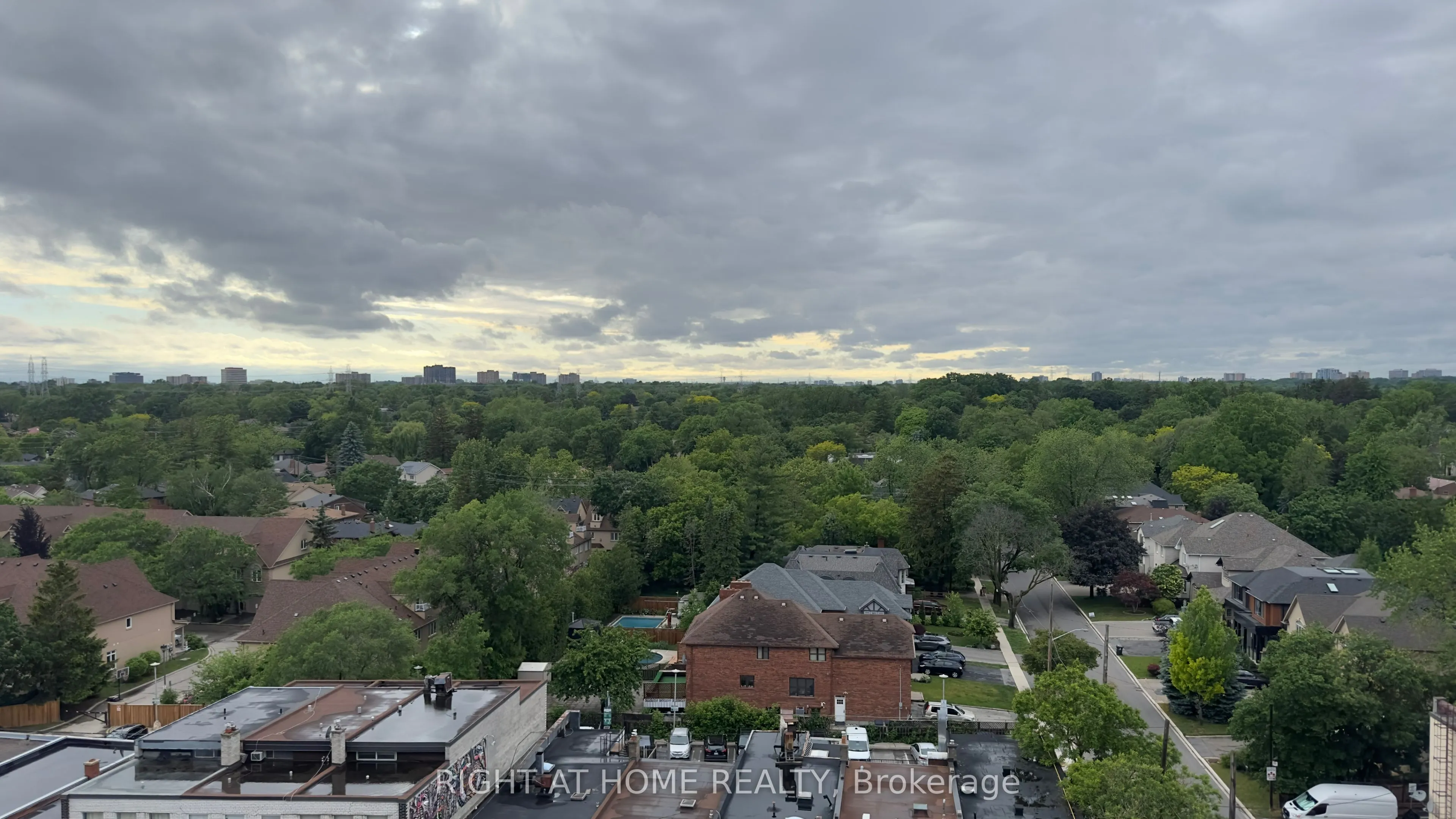 5101 Dundas Street W, #902