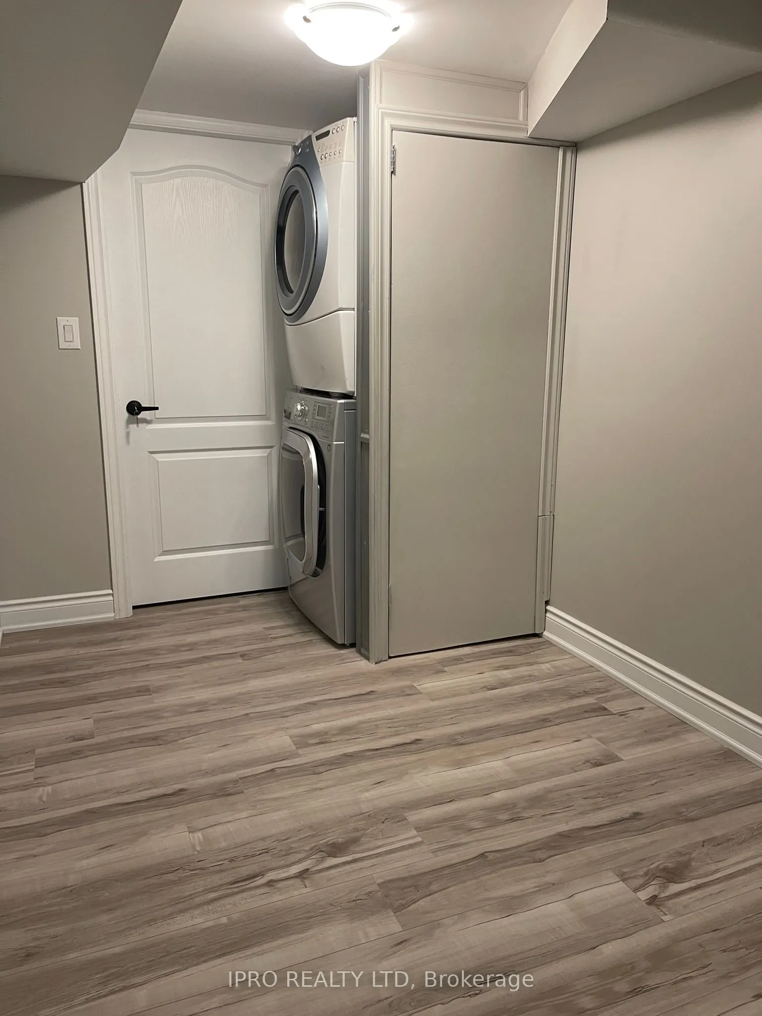 34 Ebury (LOWER) Drive