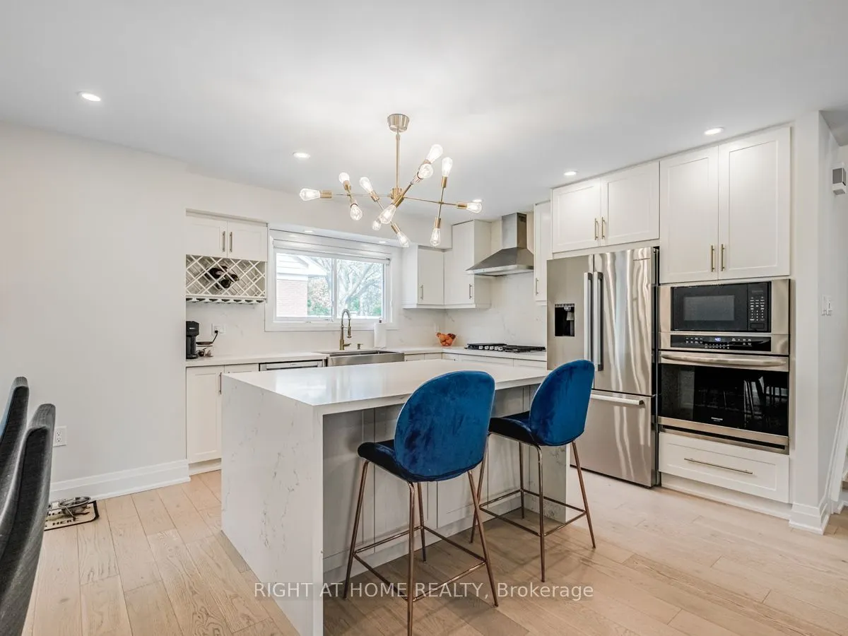 883 FRANCIS Road