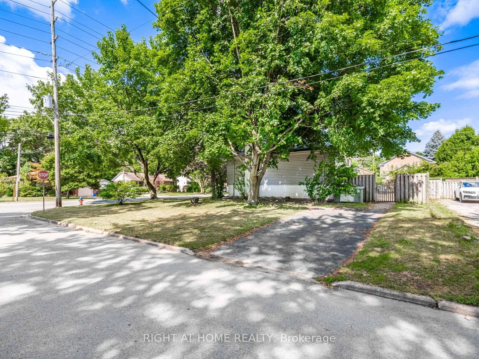 883 FRANCIS Road