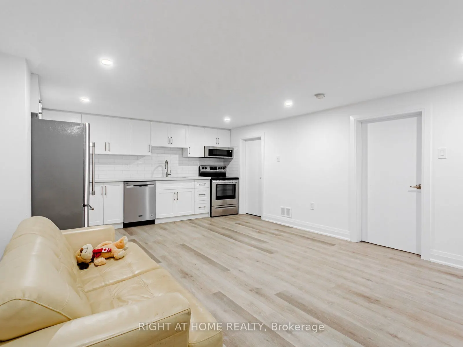 883 FRANCIS Road
