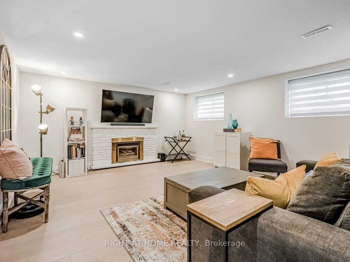 883 FRANCIS Road