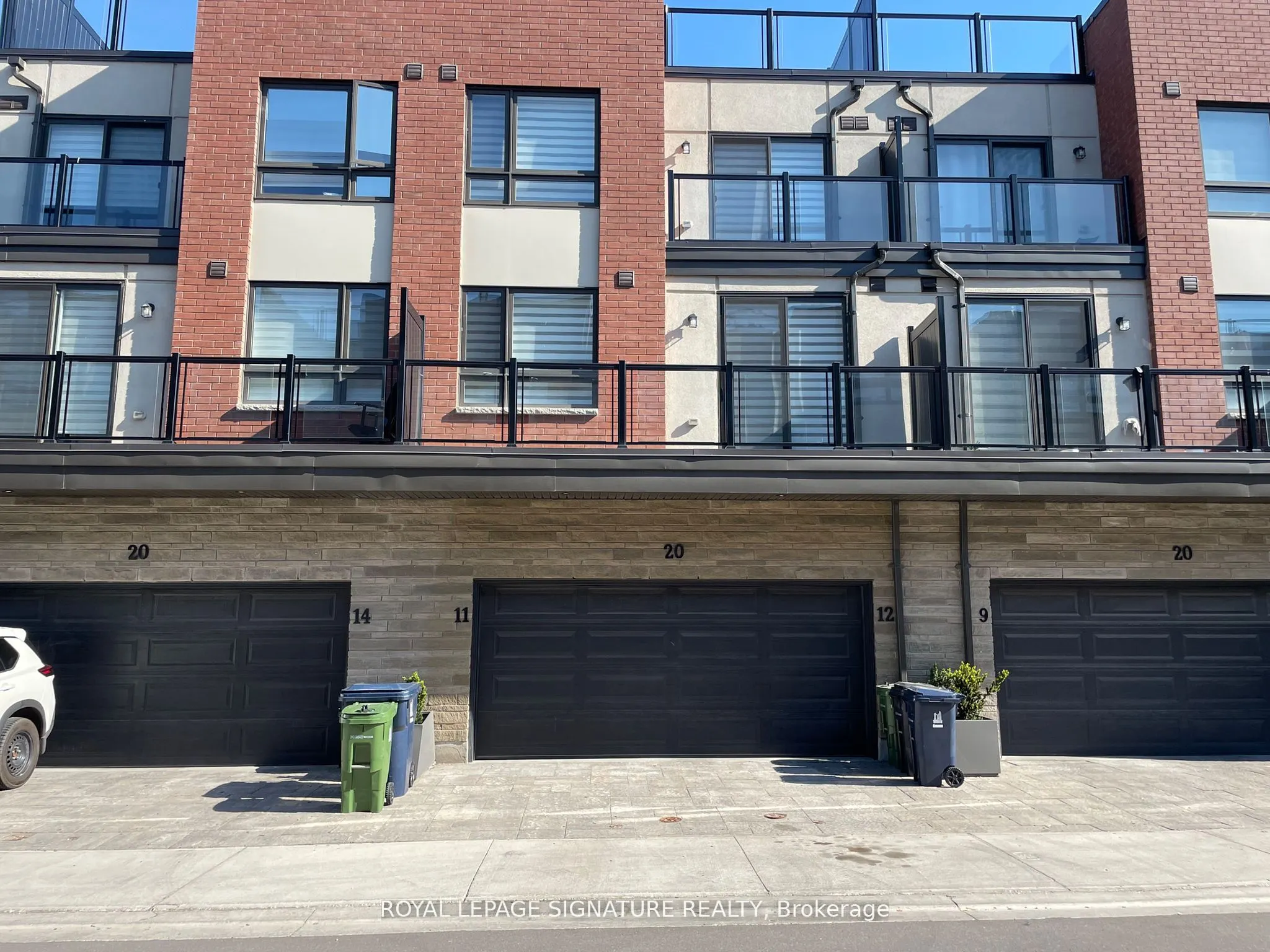20 Woodstream Drive, #11
