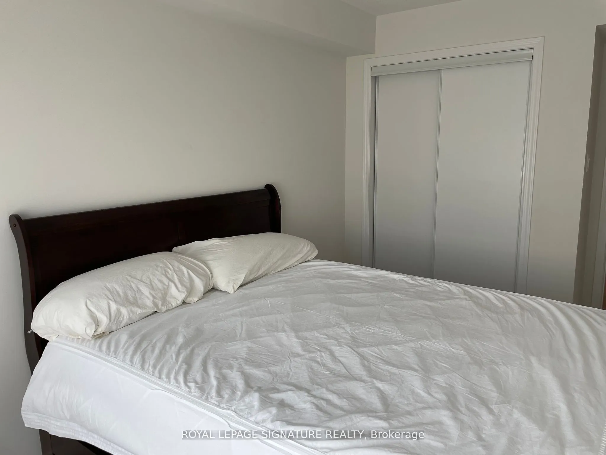 20 Woodstream Drive, #11
