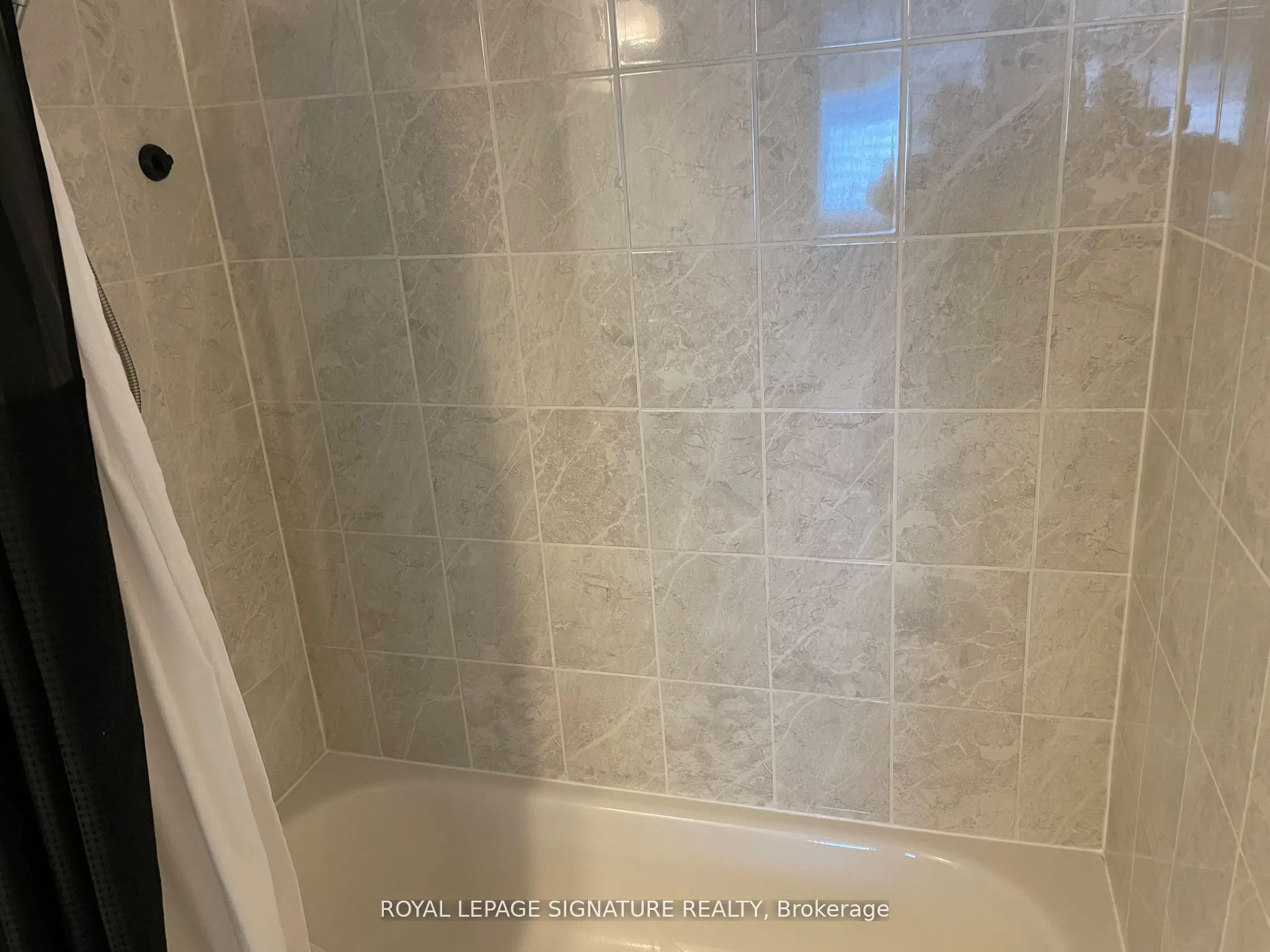 20 Woodstream Drive, #11