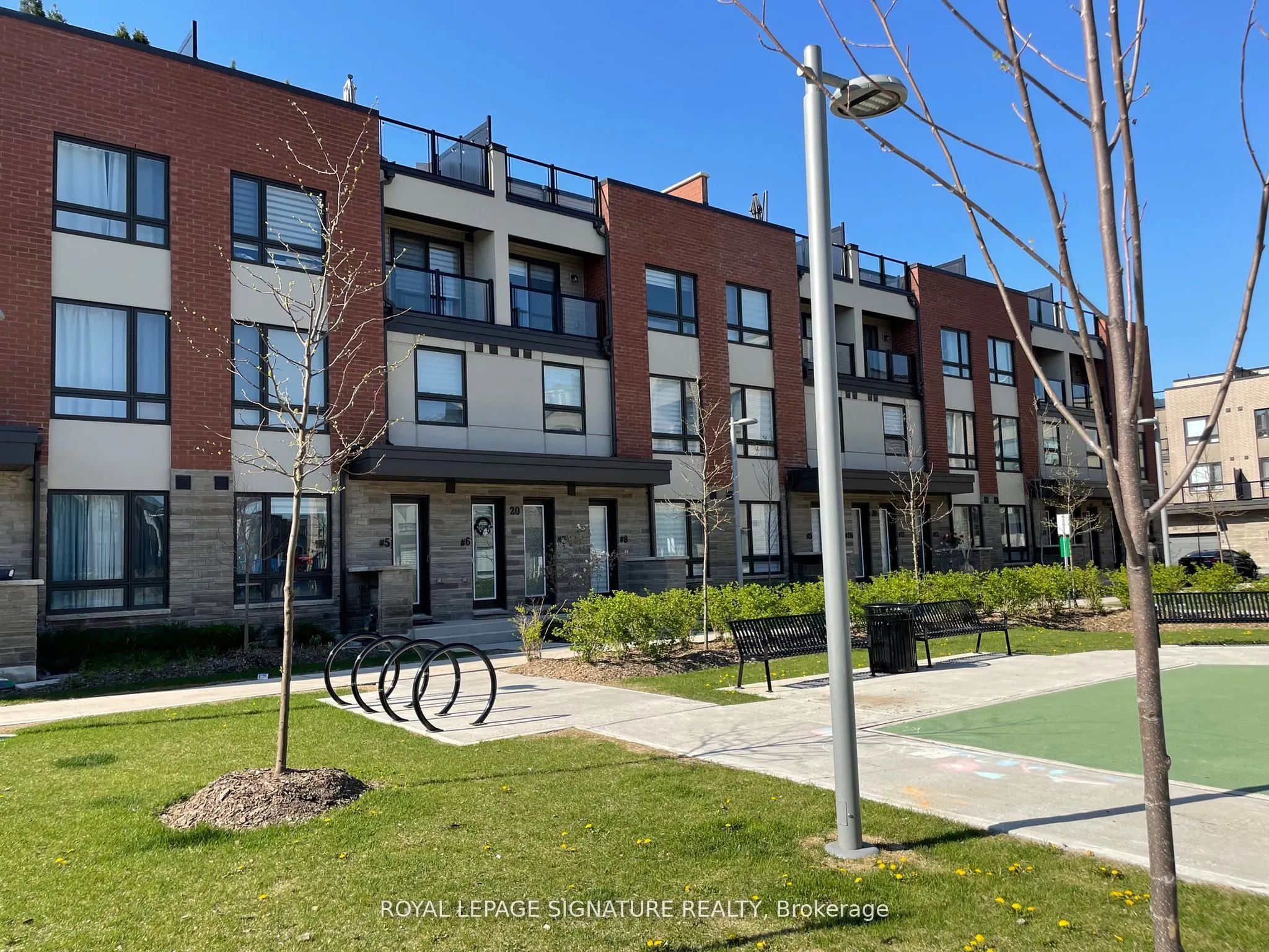 20 Woodstream Drive, #11