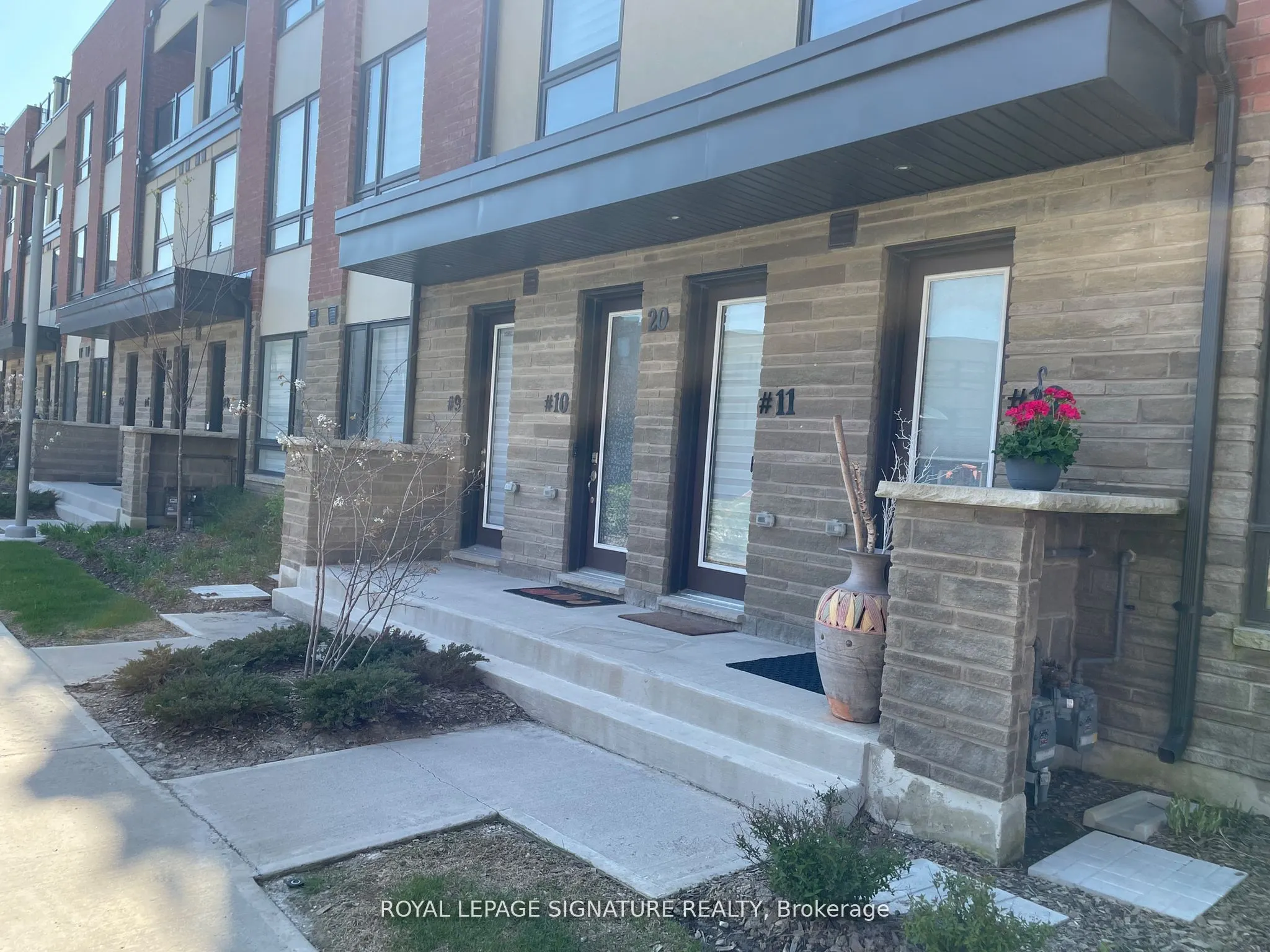 20 Woodstream Drive, #11