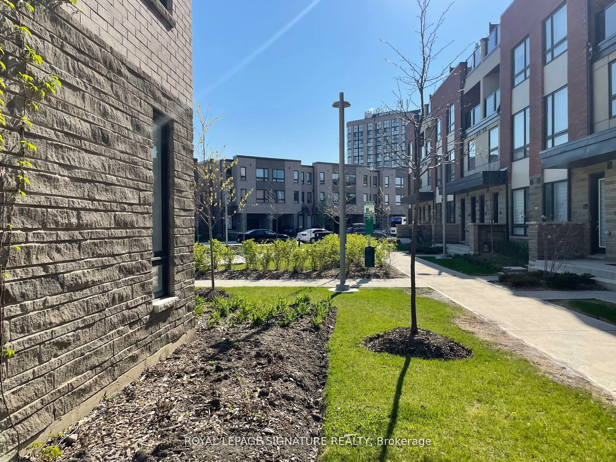 20 Woodstream Drive, #11