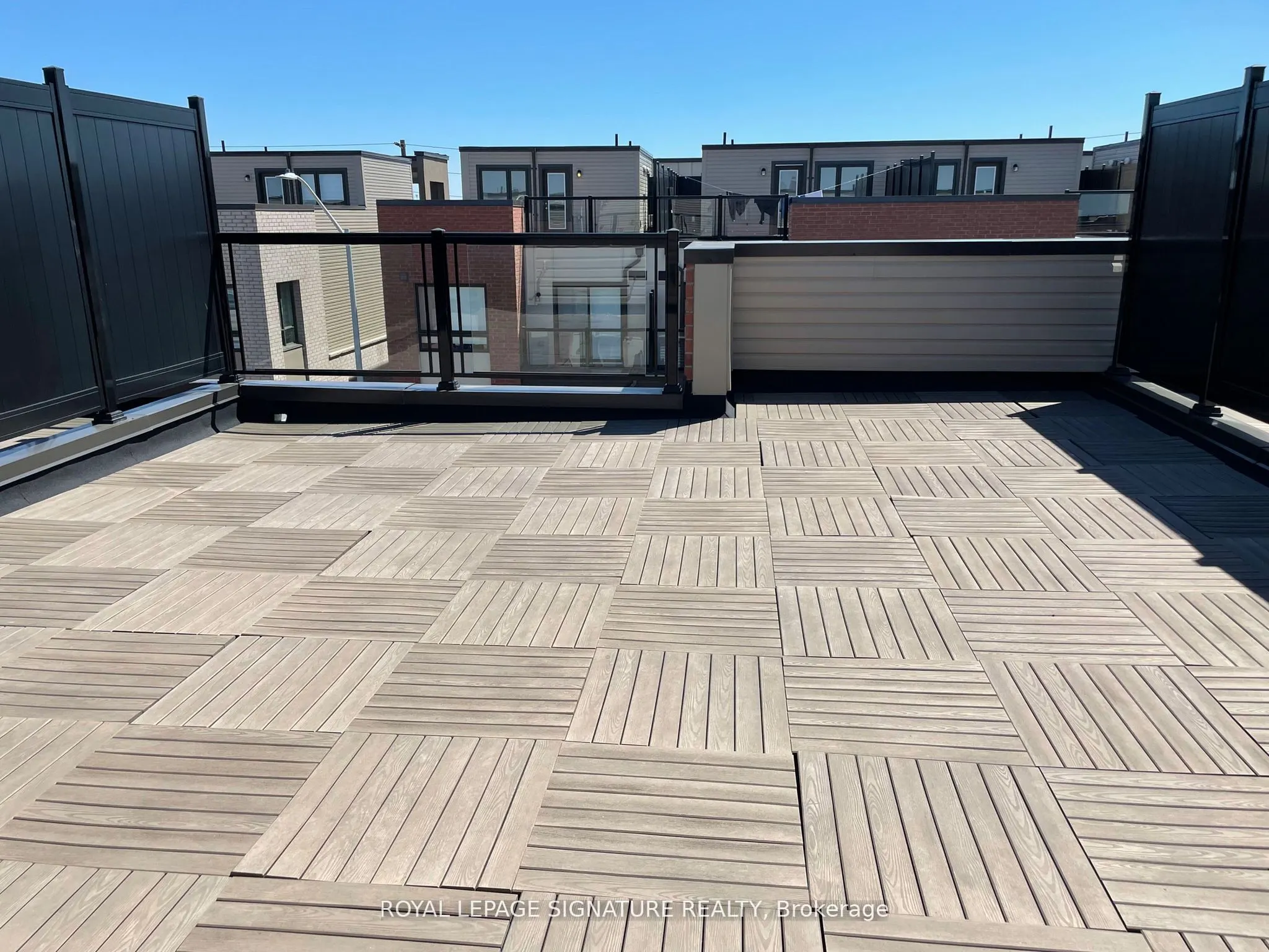 20 Woodstream Drive, #11