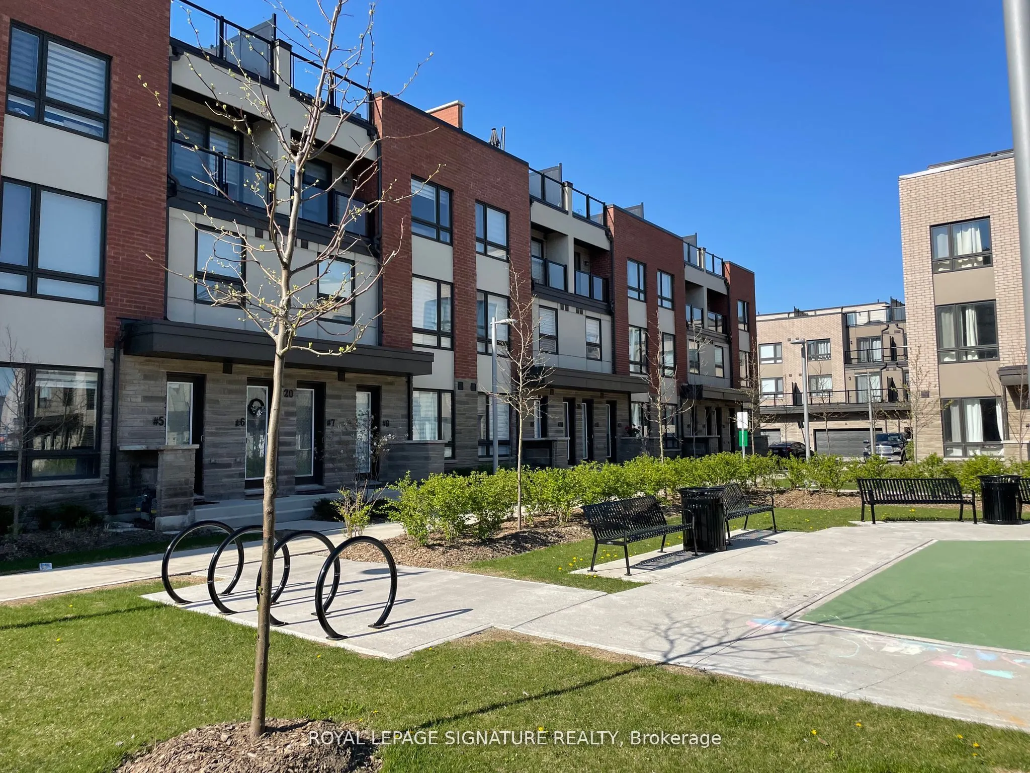 20 Woodstream Drive, #11